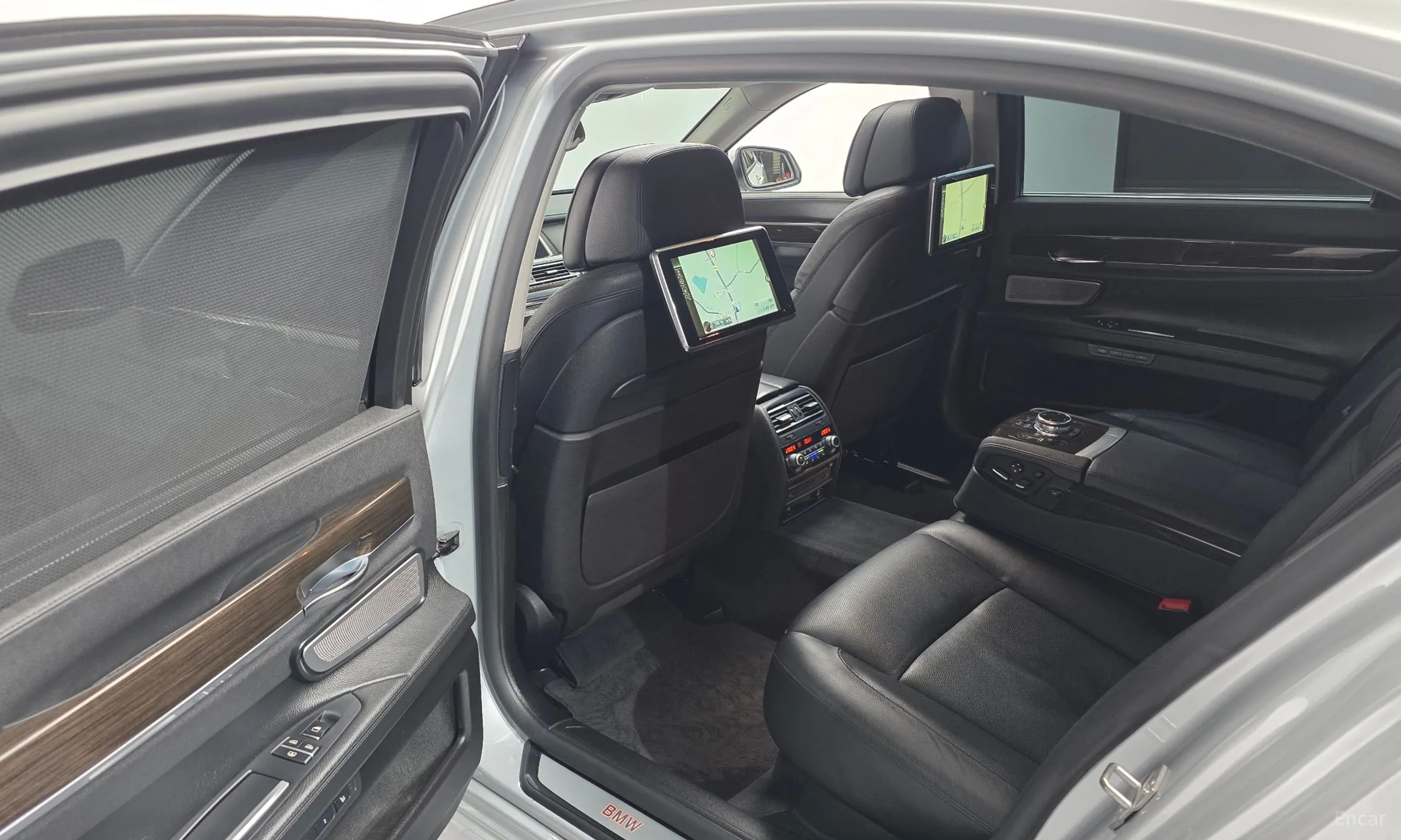 BMW 7 Series (F01) превью 18