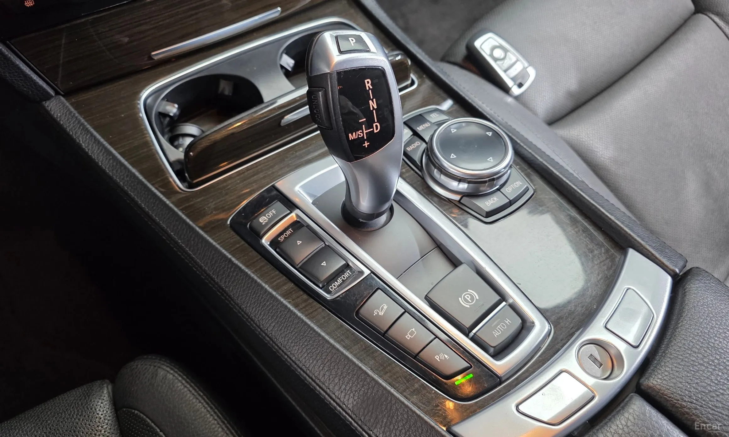 BMW 7 Series (F01) превью 9