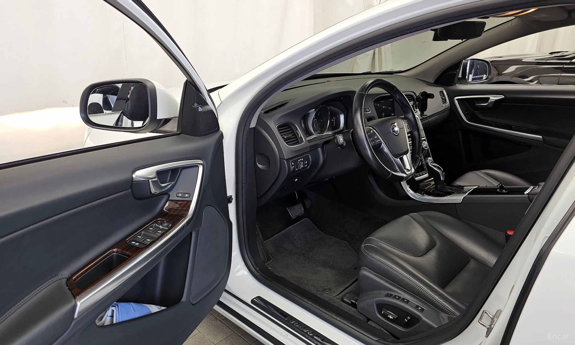 Volvo S60 превью 10