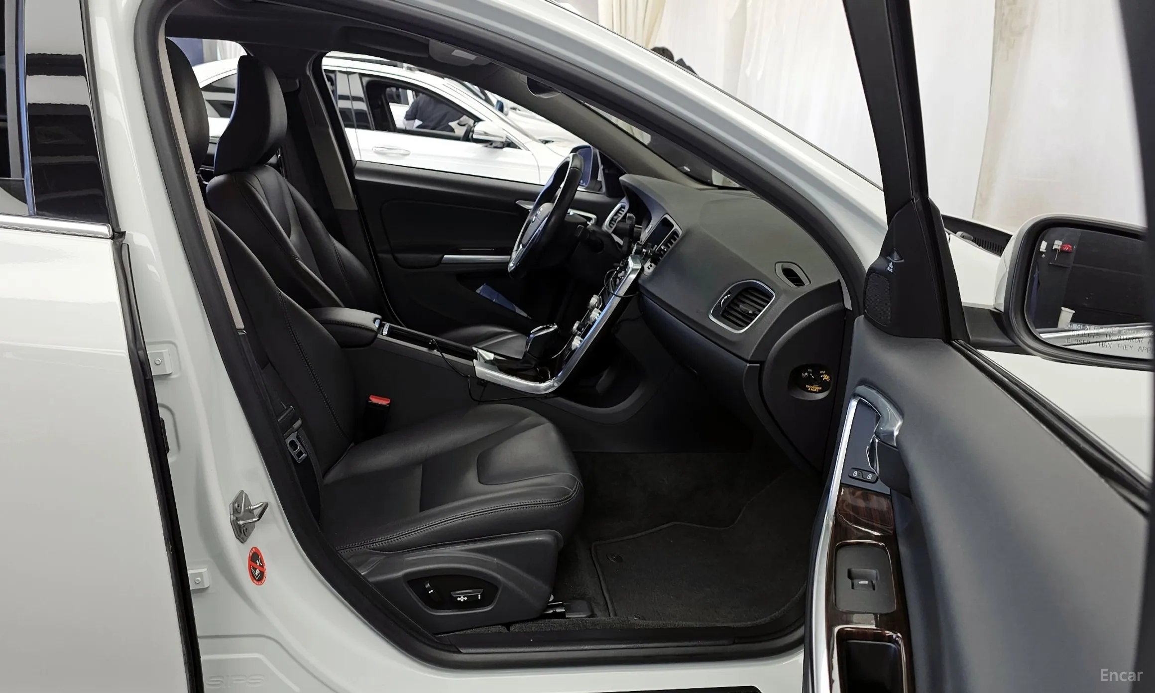 Volvo S60 превью 11