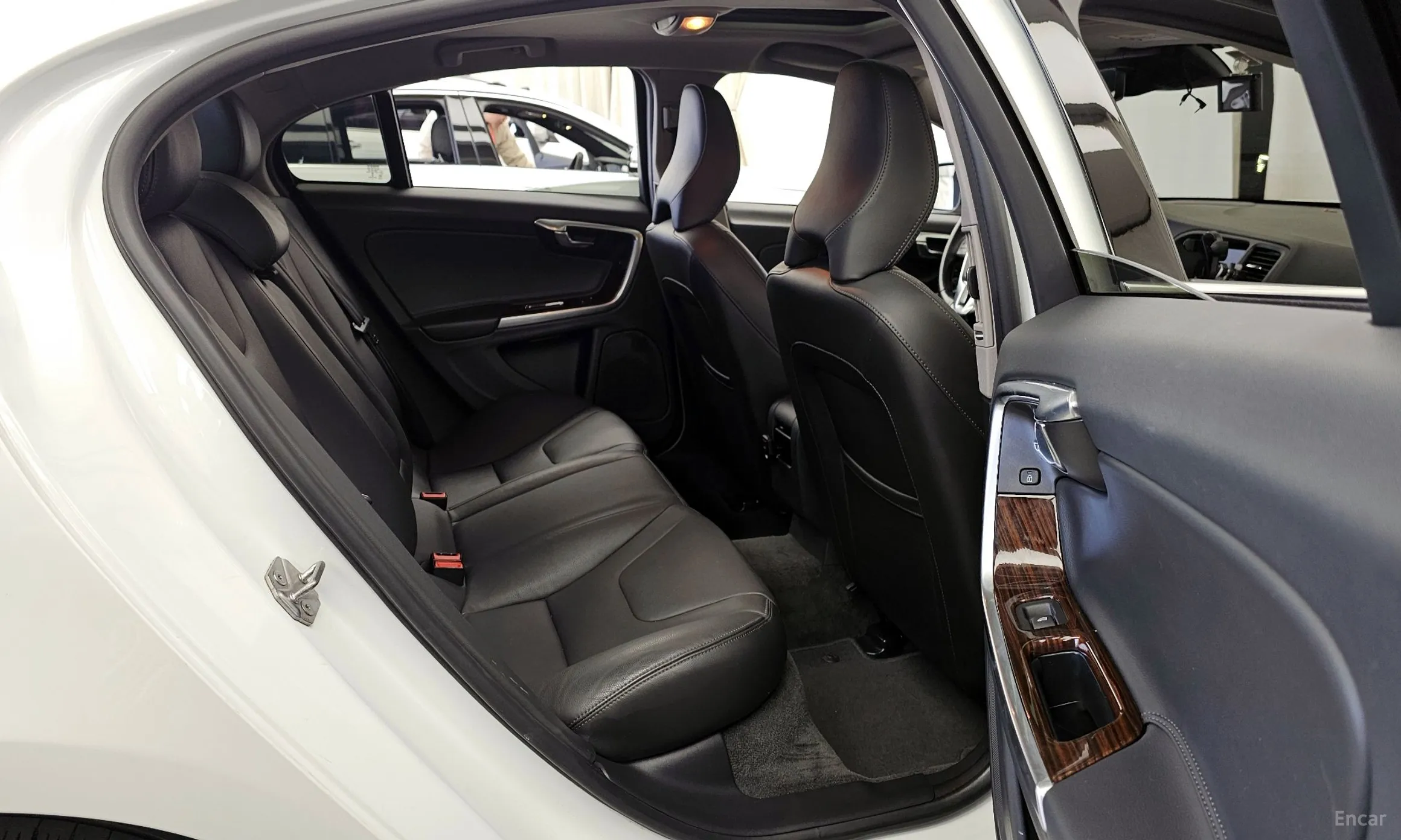 Volvo S60 превью 12