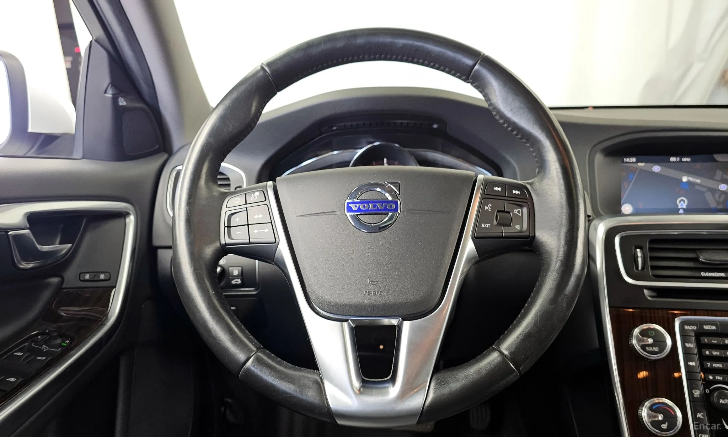 Volvo S60 превью 13