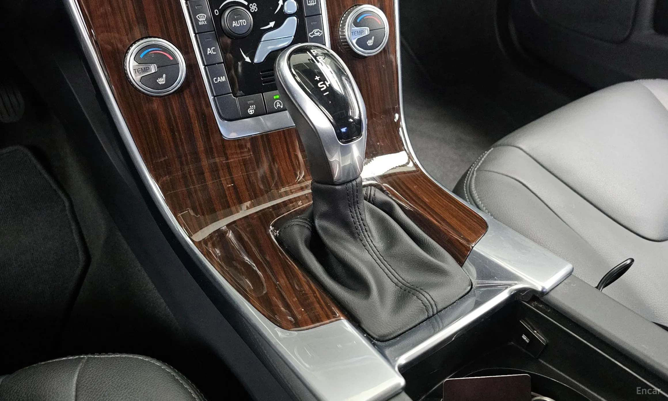 Volvo S60 превью 9