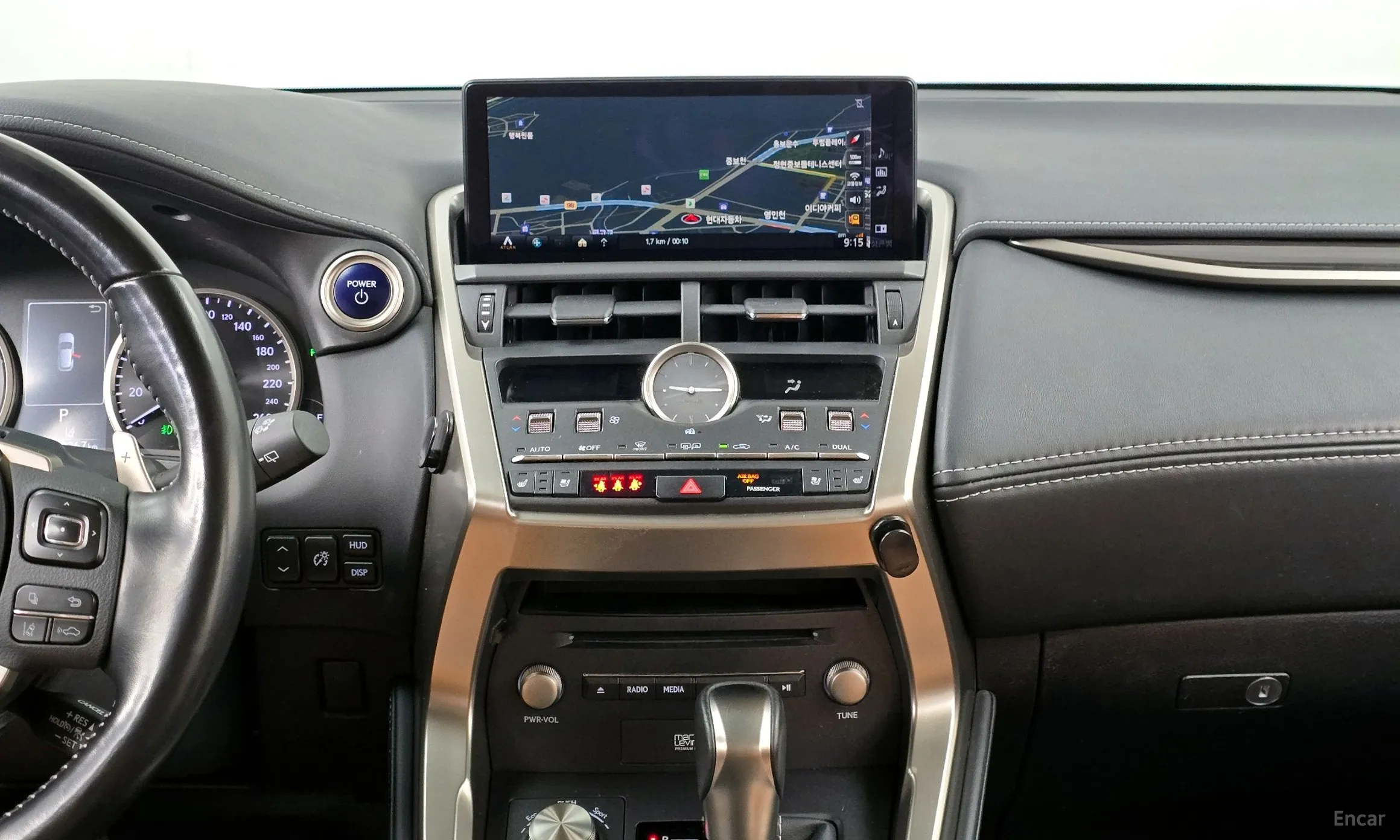 Lexus NX300h превью 14
