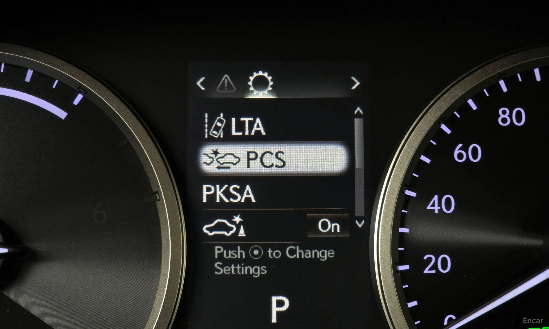 Lexus NX300h превью 16
