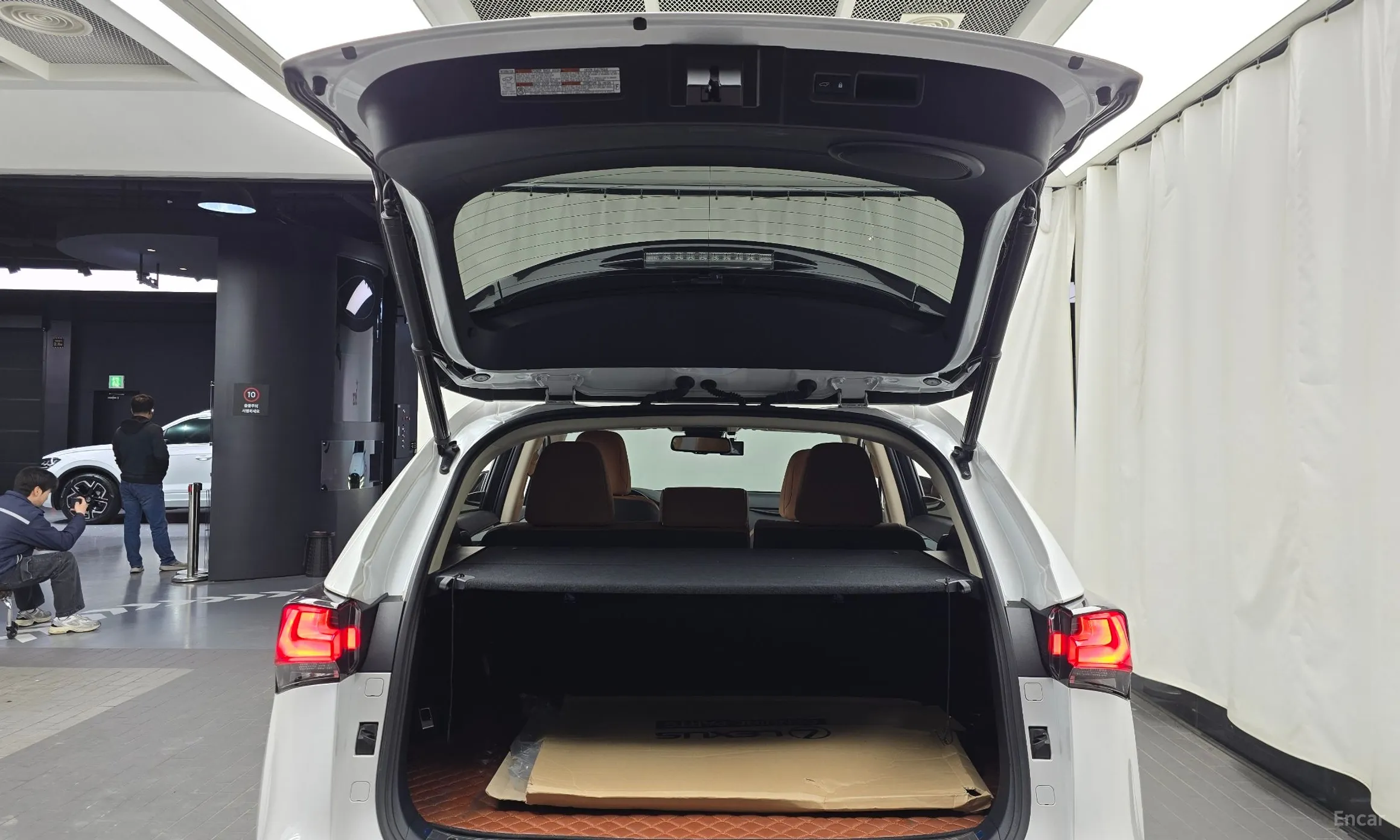 Lexus NX300h превью 20