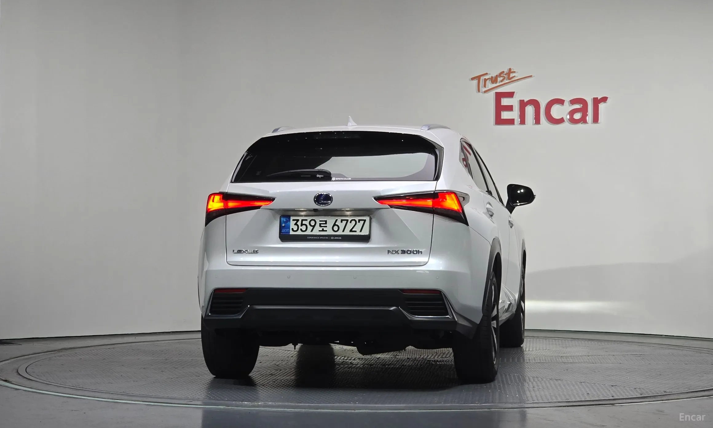 Lexus NX300h превью 4
