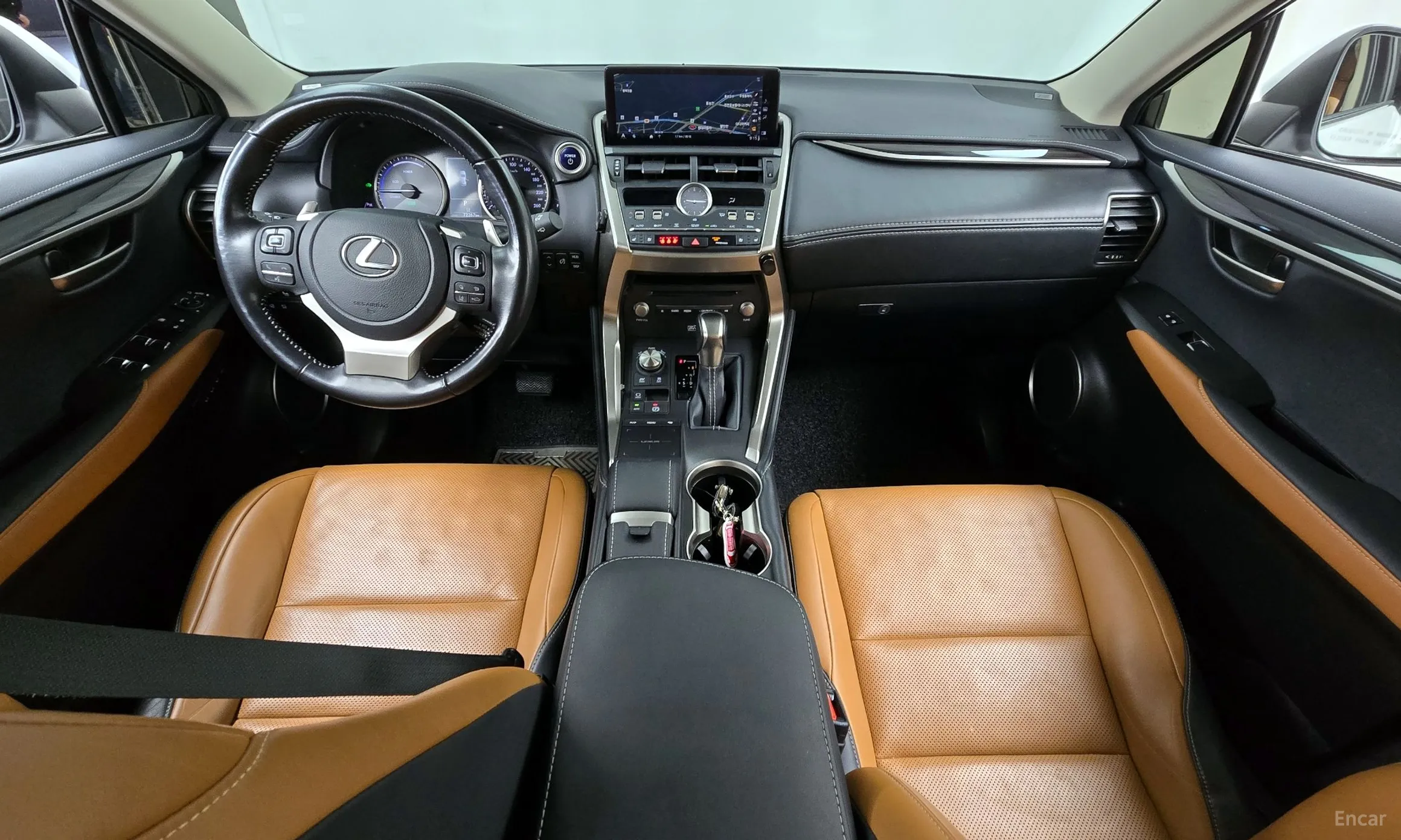 Lexus NX300h превью 7
