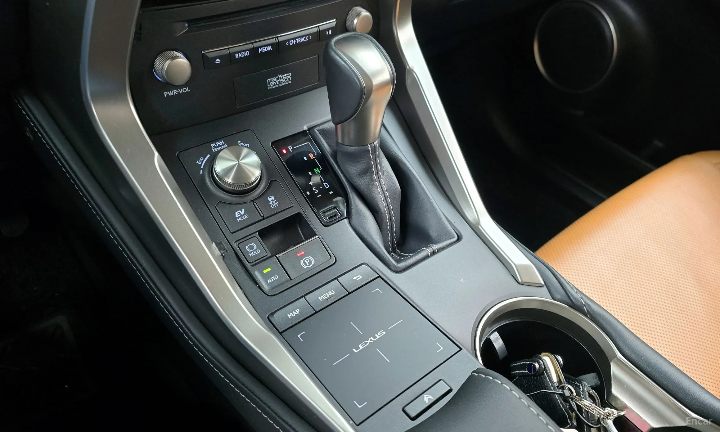 Lexus NX300h превью 9