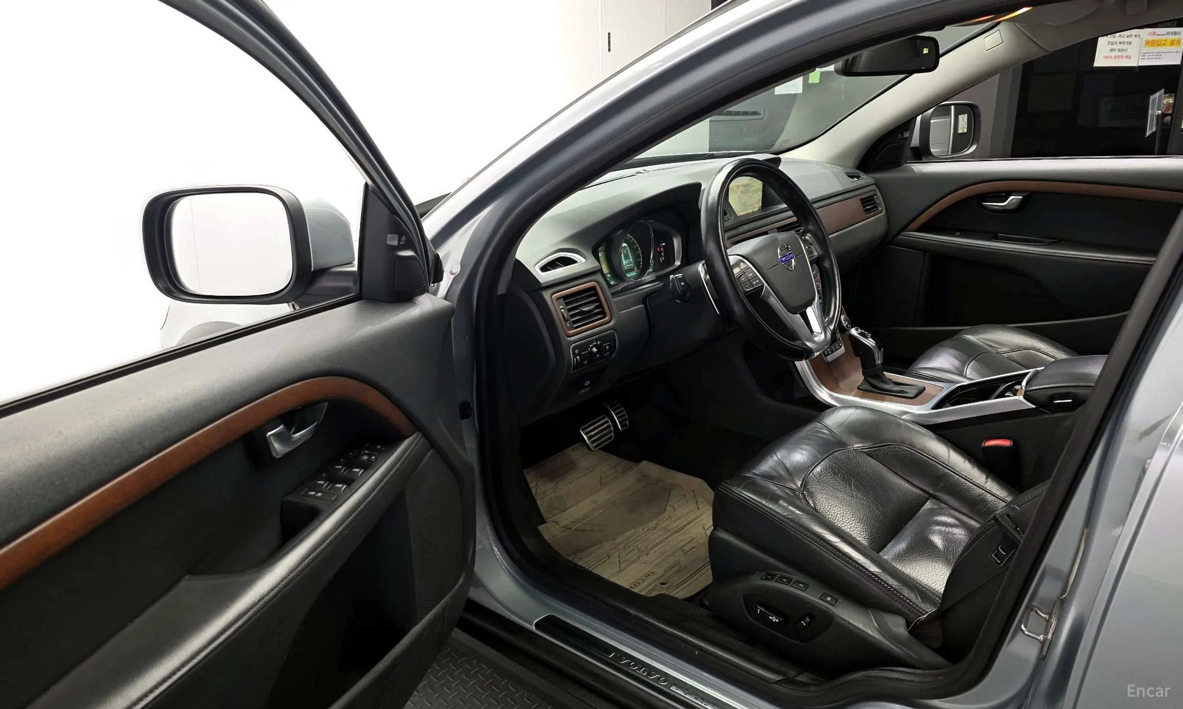 Volvo XC70 превью 10