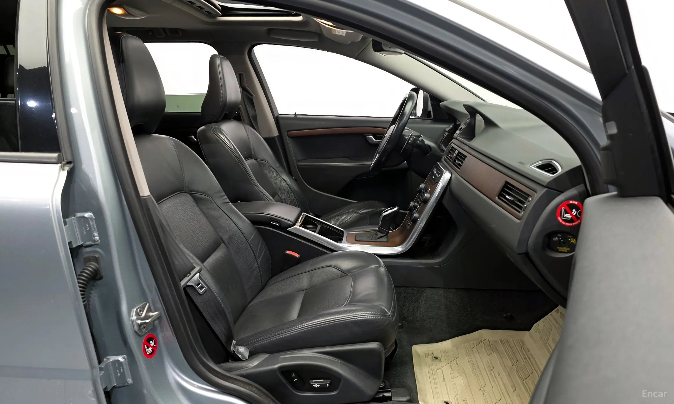 Volvo XC70 превью 11