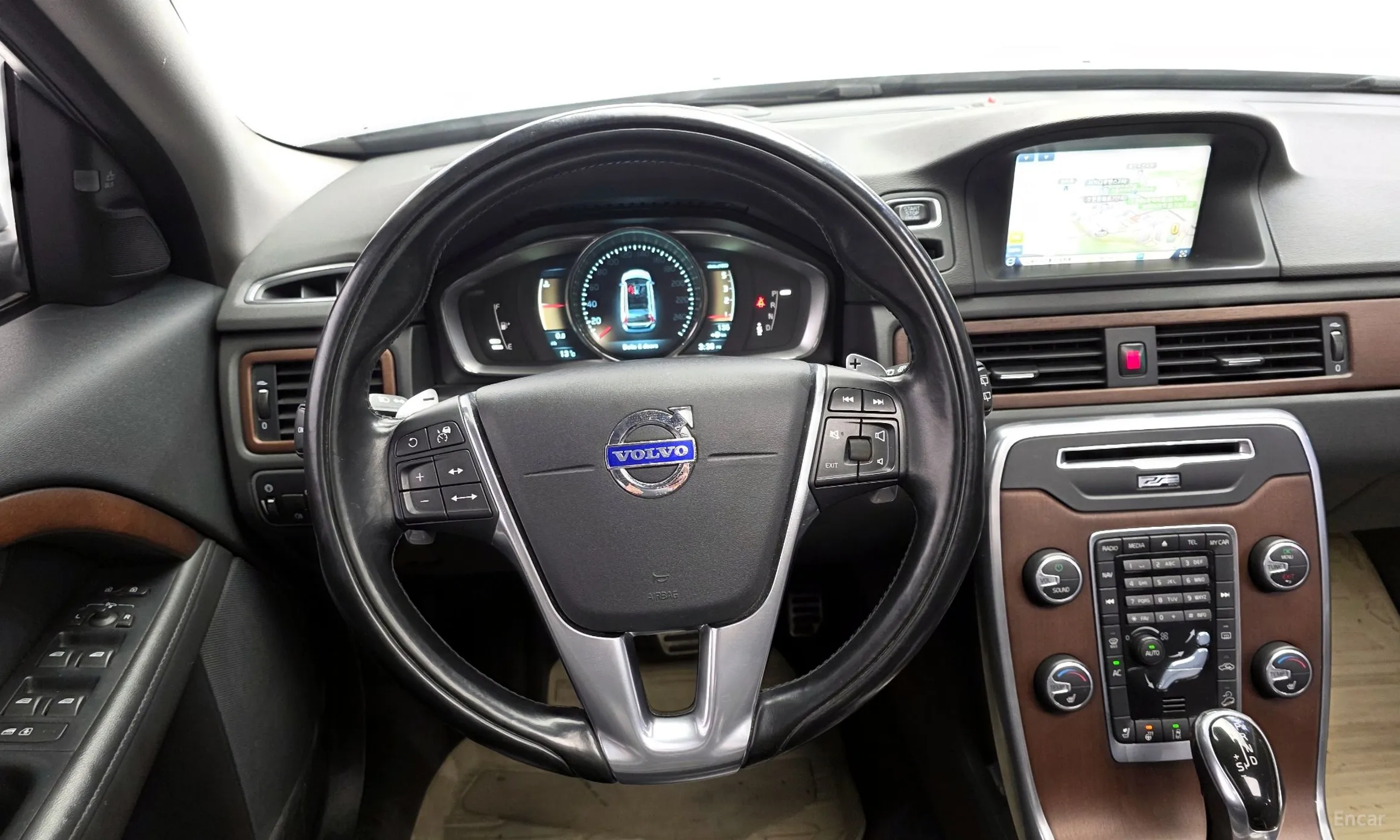 Volvo XC70 превью 13