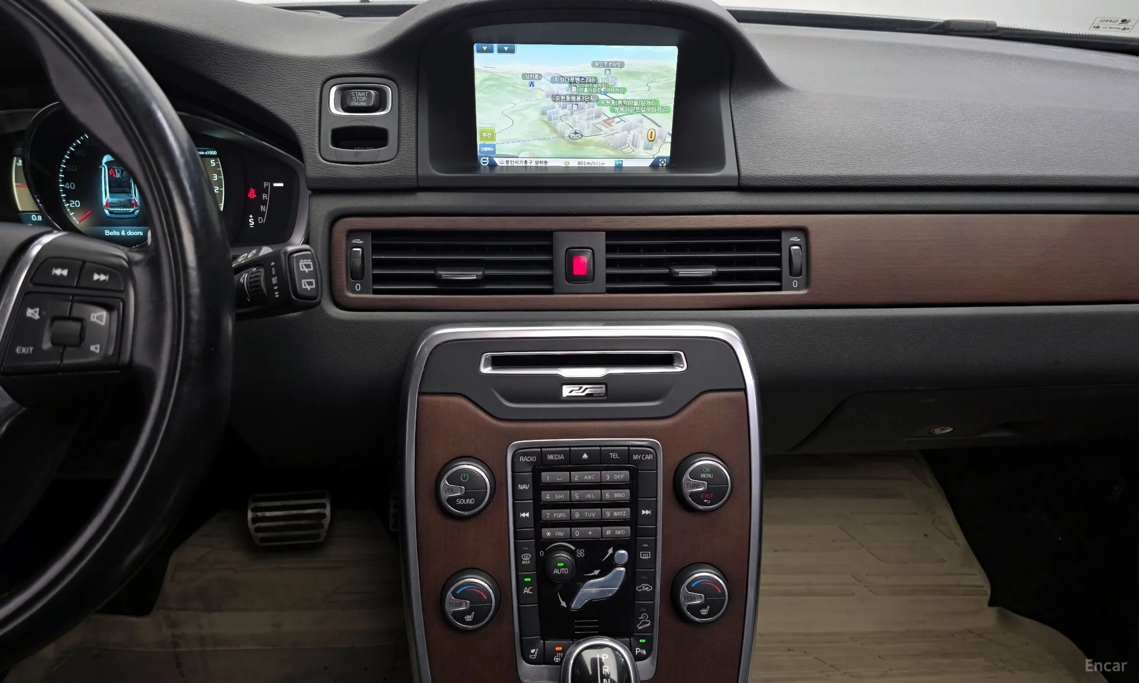Volvo XC70 превью 14