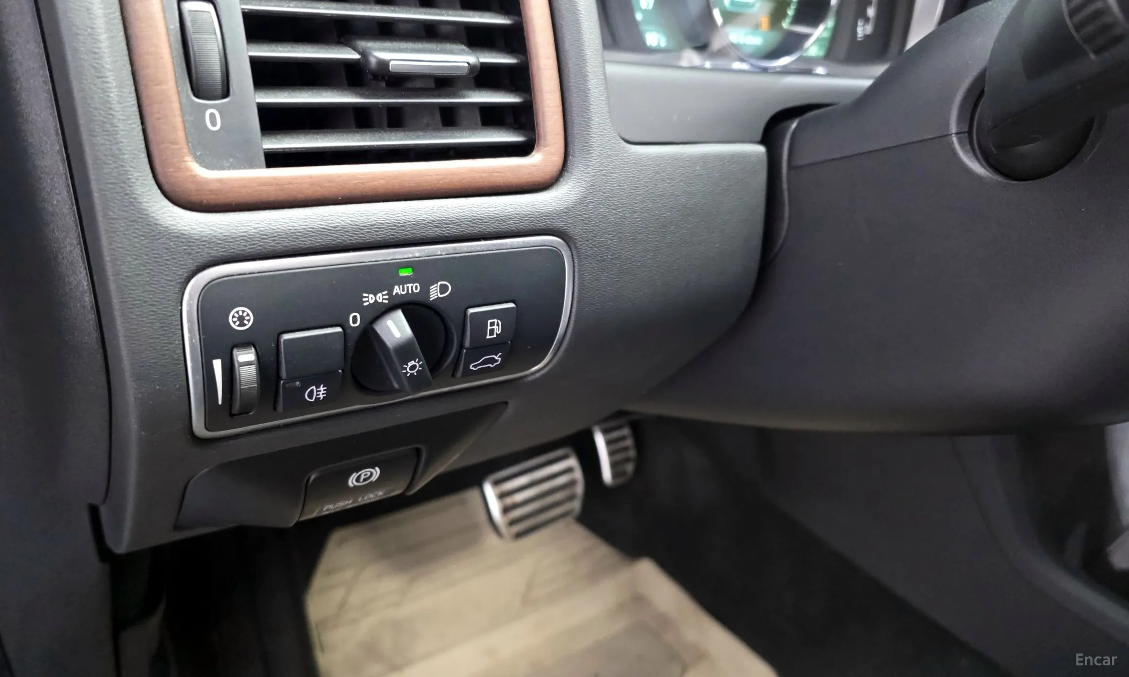 Volvo XC70 превью 19