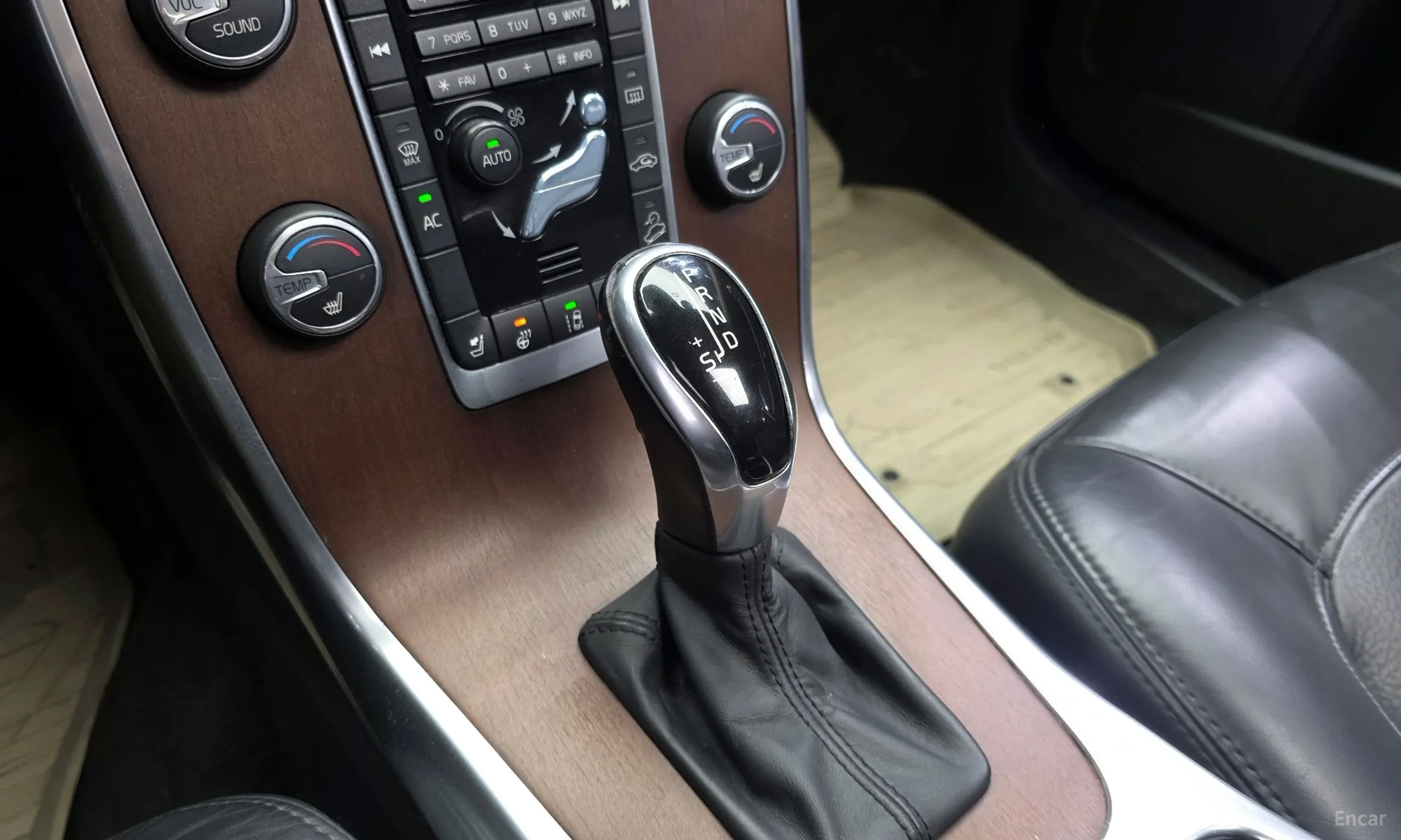 Volvo XC70 превью 9