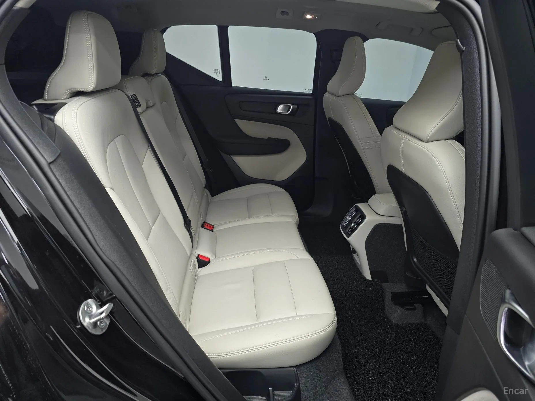 Volvo XC40 превью 12