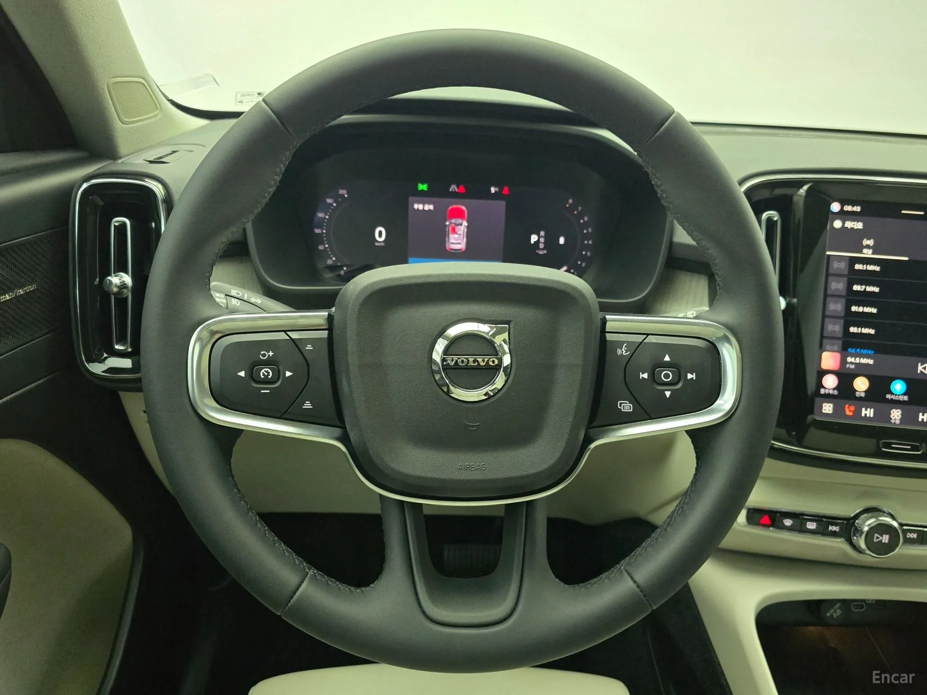 Volvo XC40 превью 13