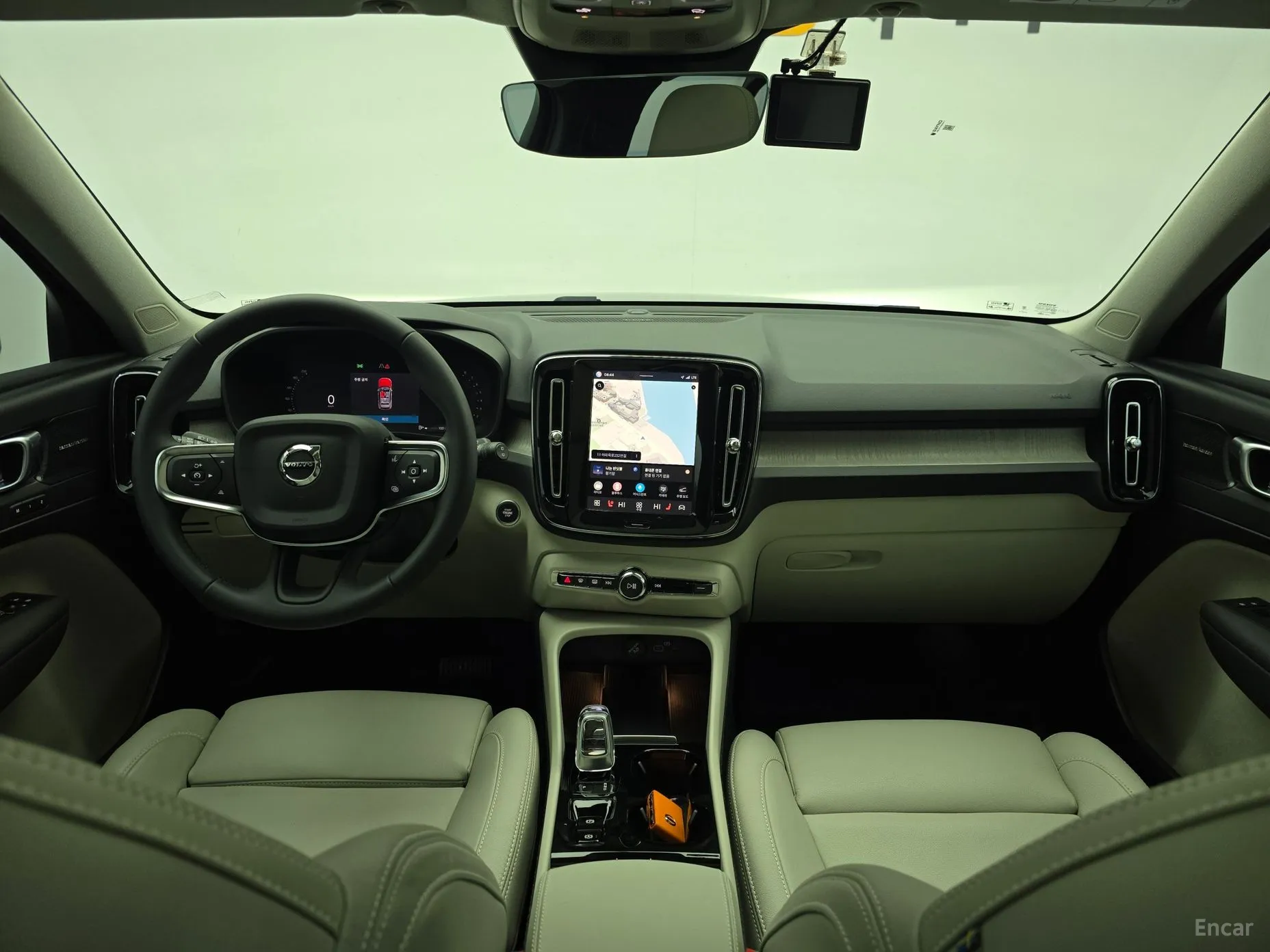 Volvo XC40 превью 7