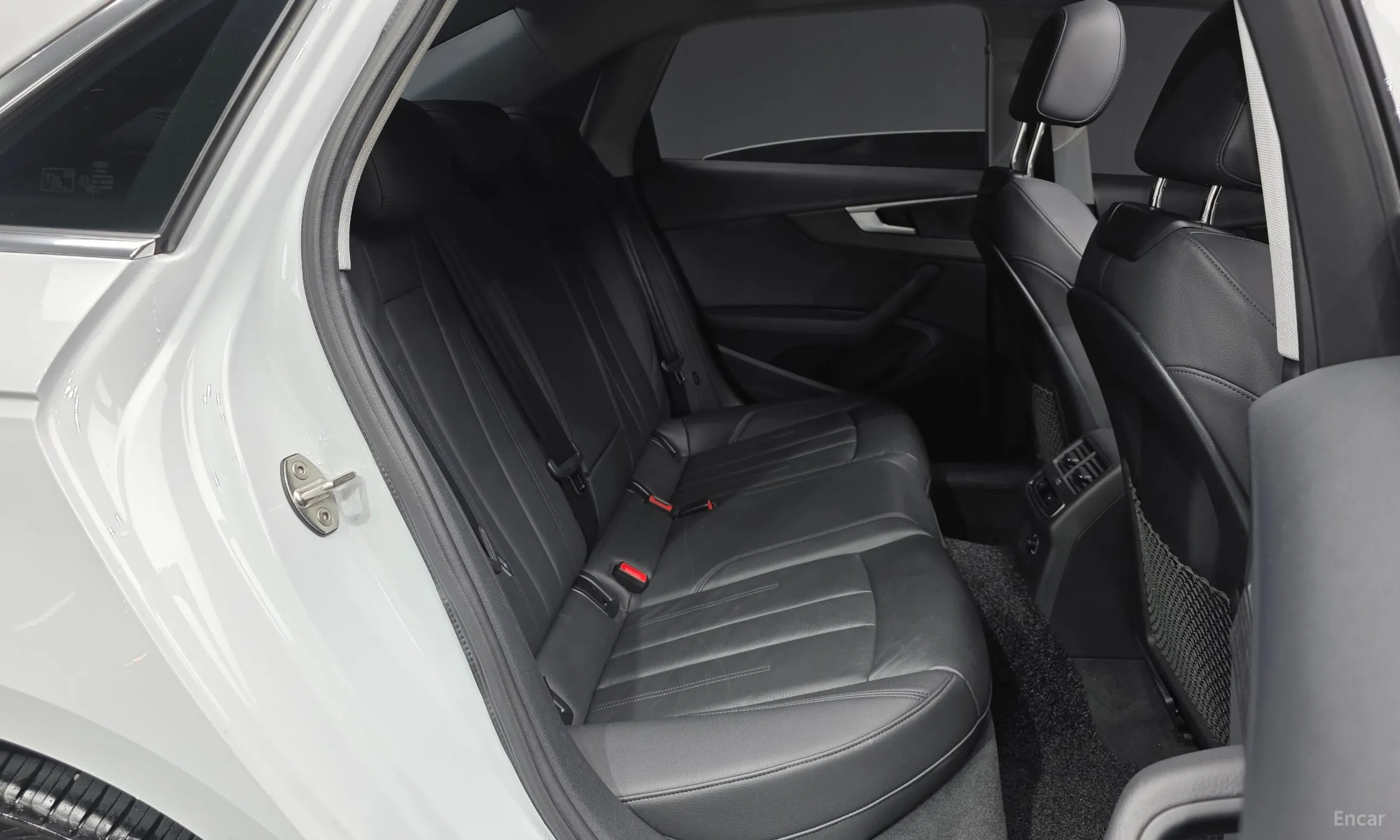 Audi A4 (B9) превью 12