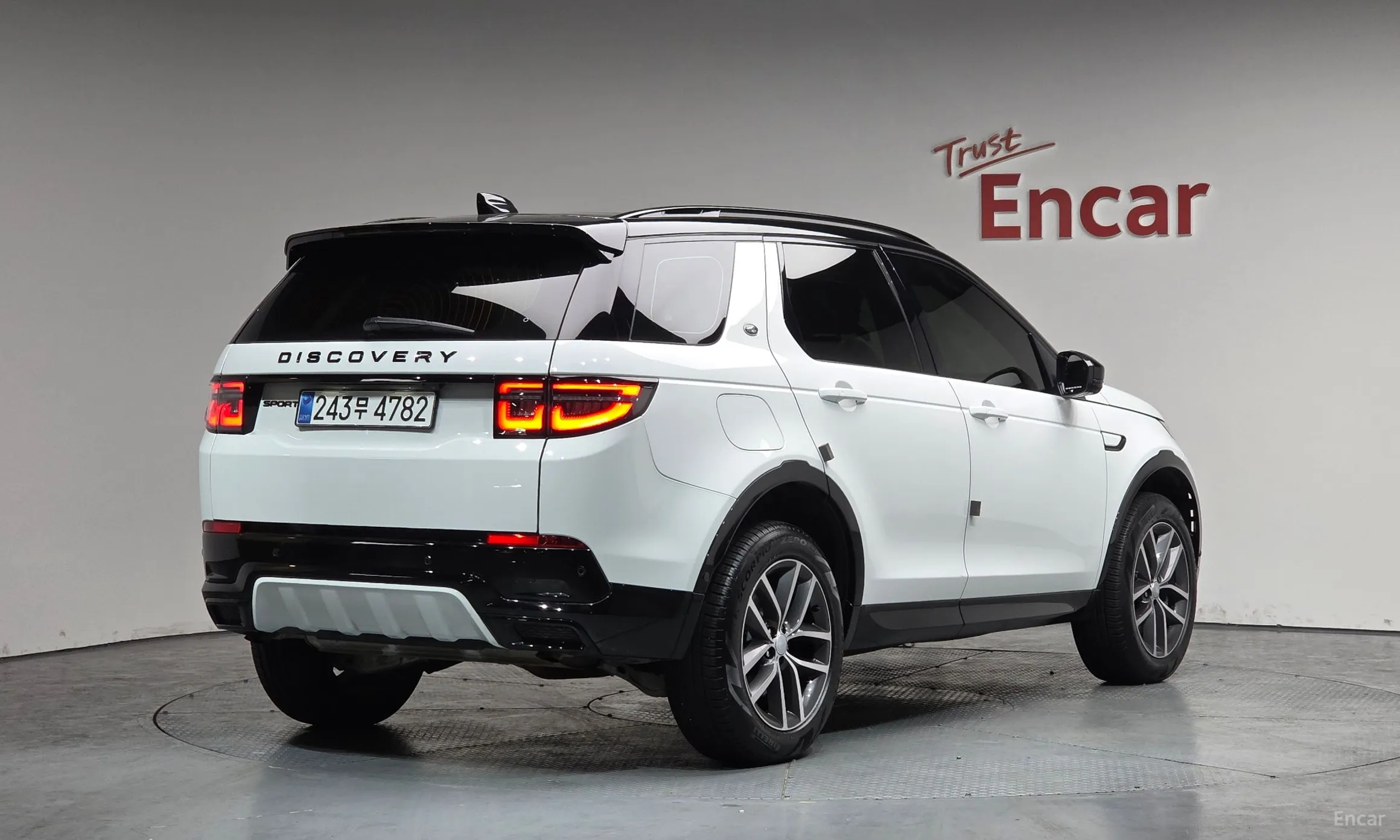 Land Rover Discovery Sports превью 2