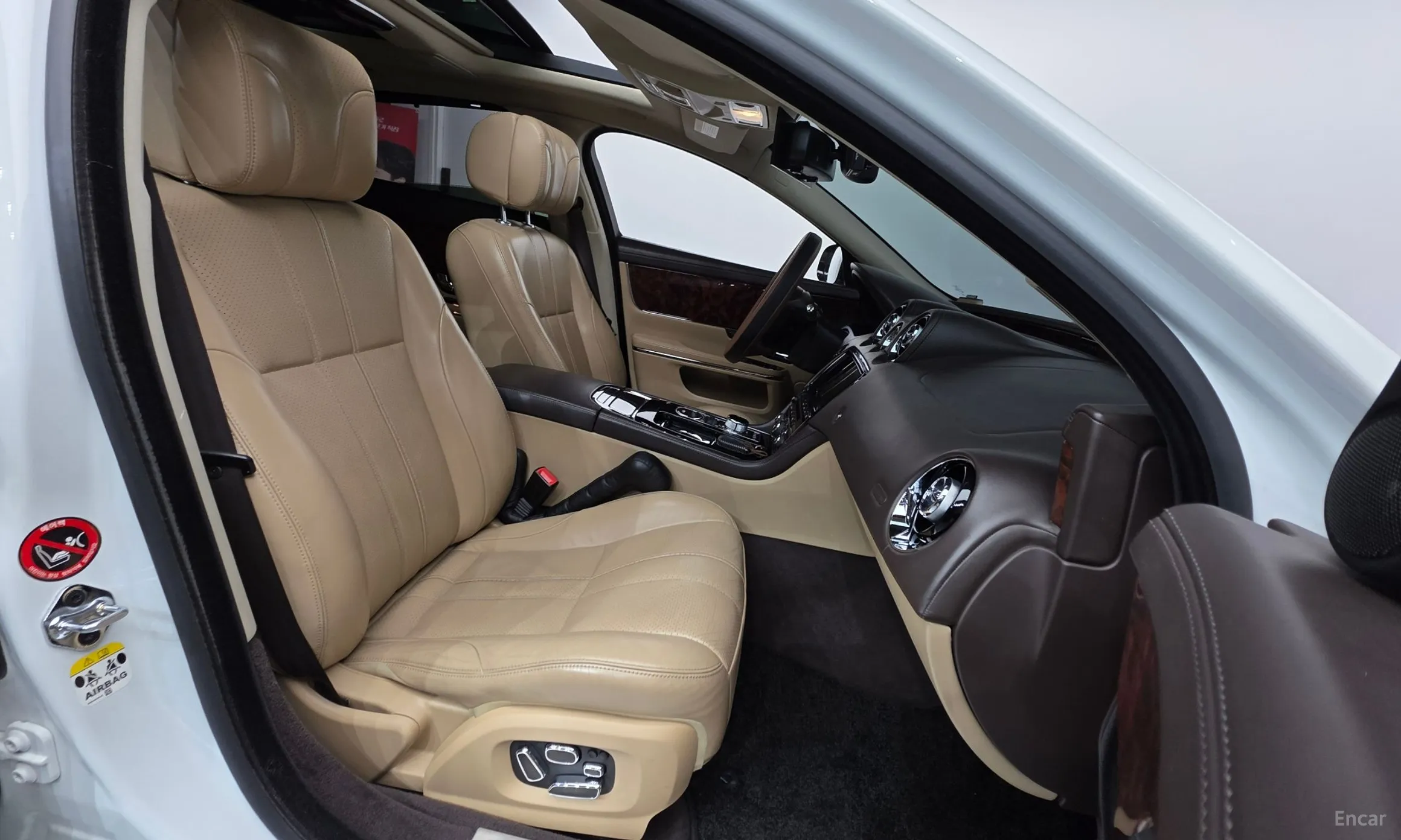Jaguar All New XJ превью 10