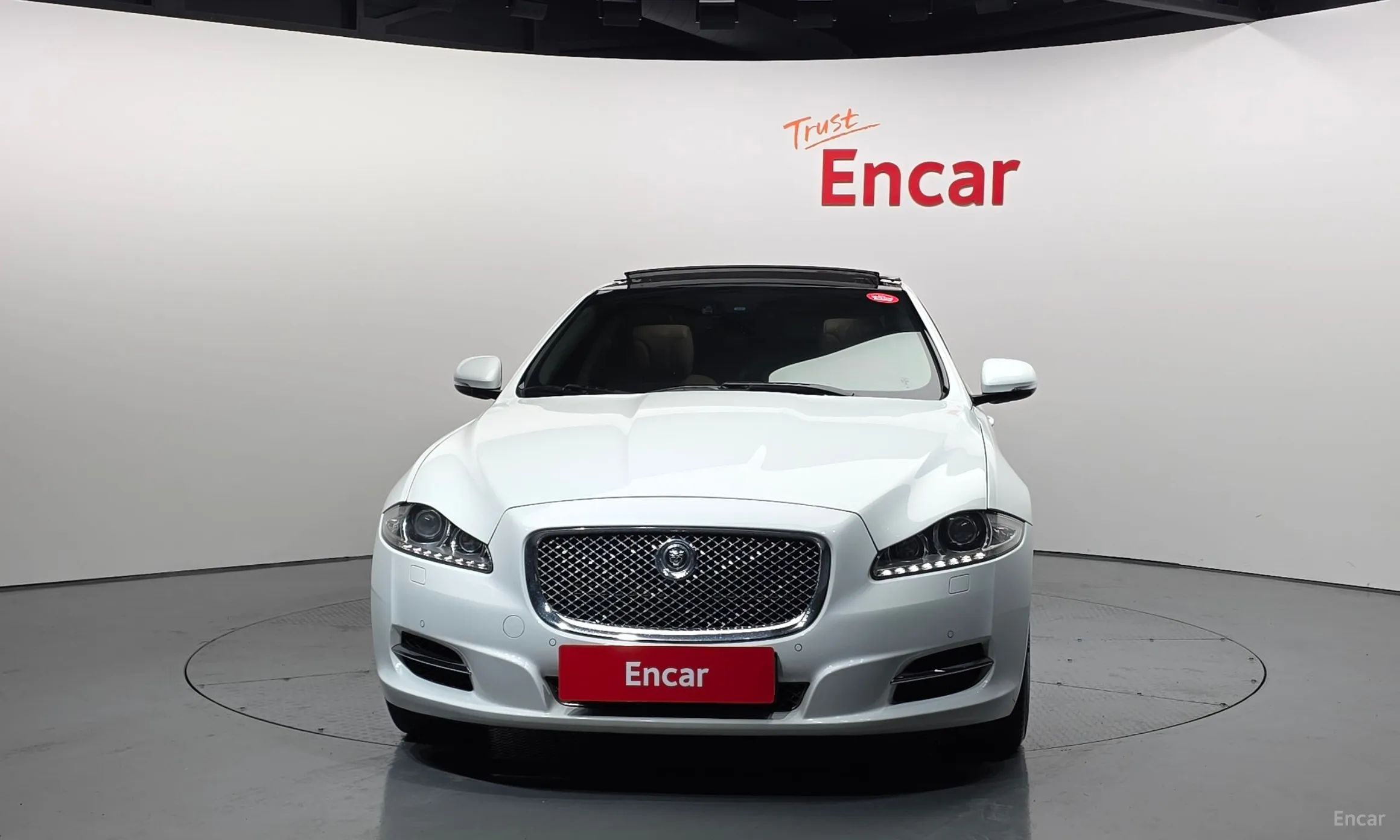 Jaguar All New XJ превью 3