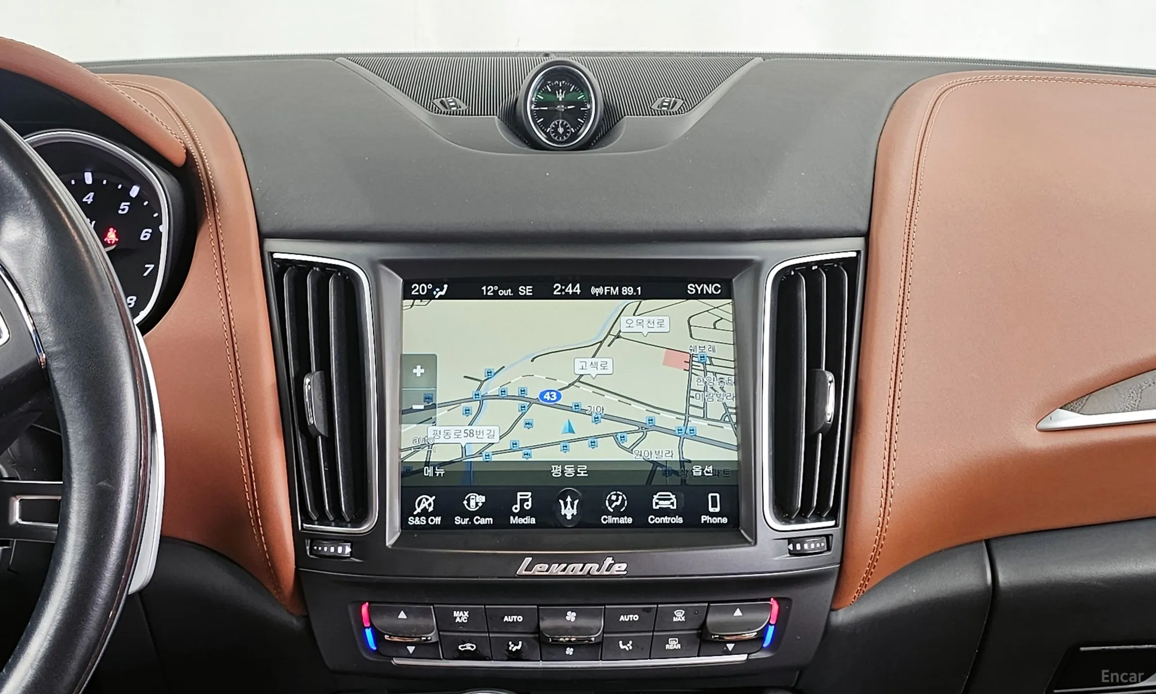Maserati Levante превью 14