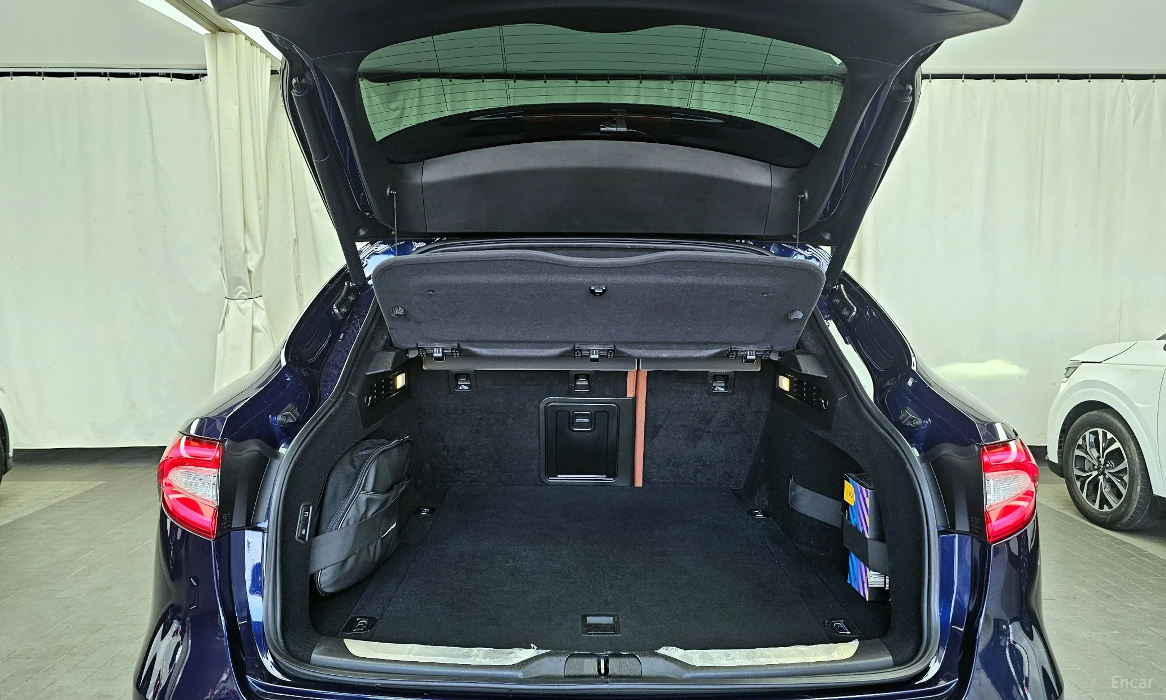 Maserati Levante превью 20