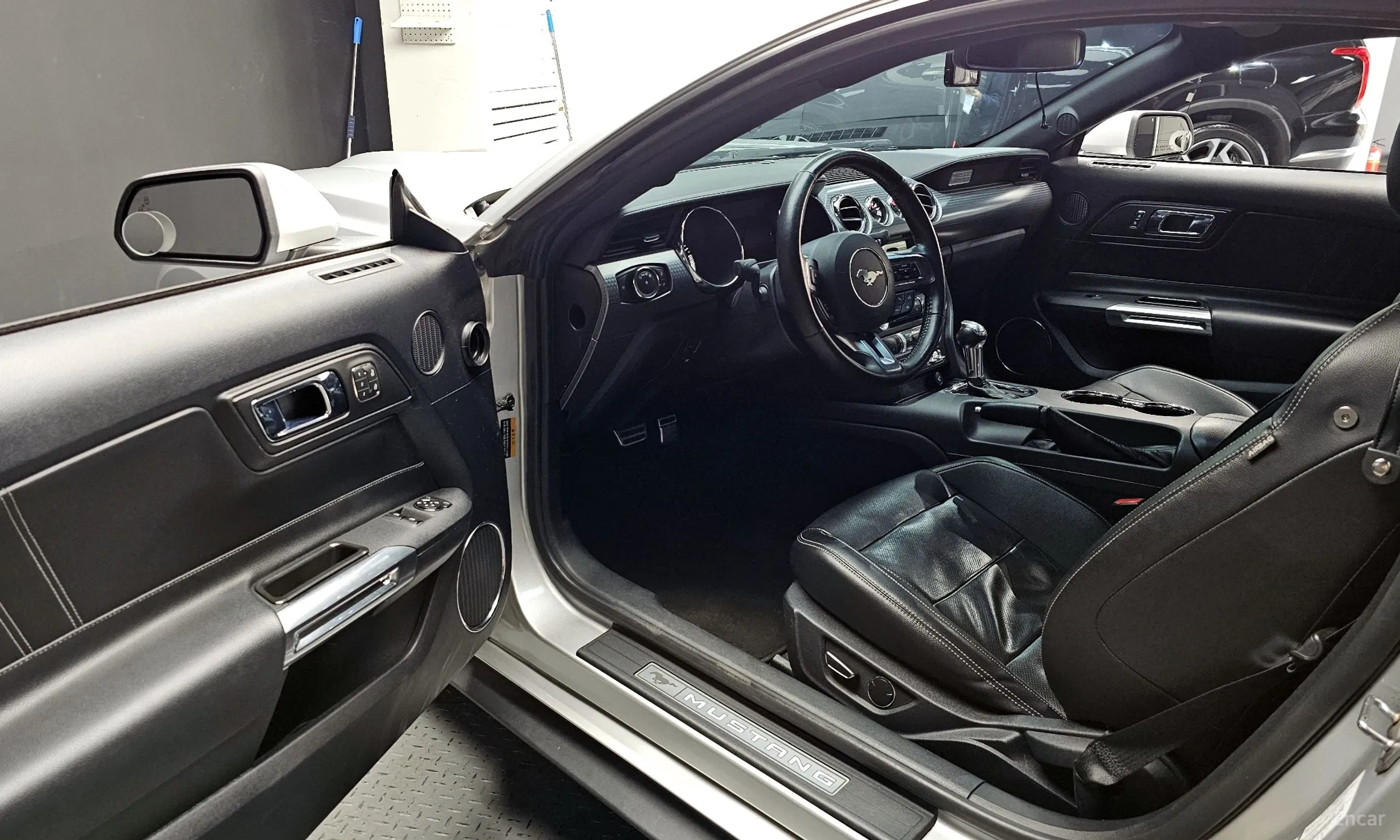 Ford Mustang превью 10