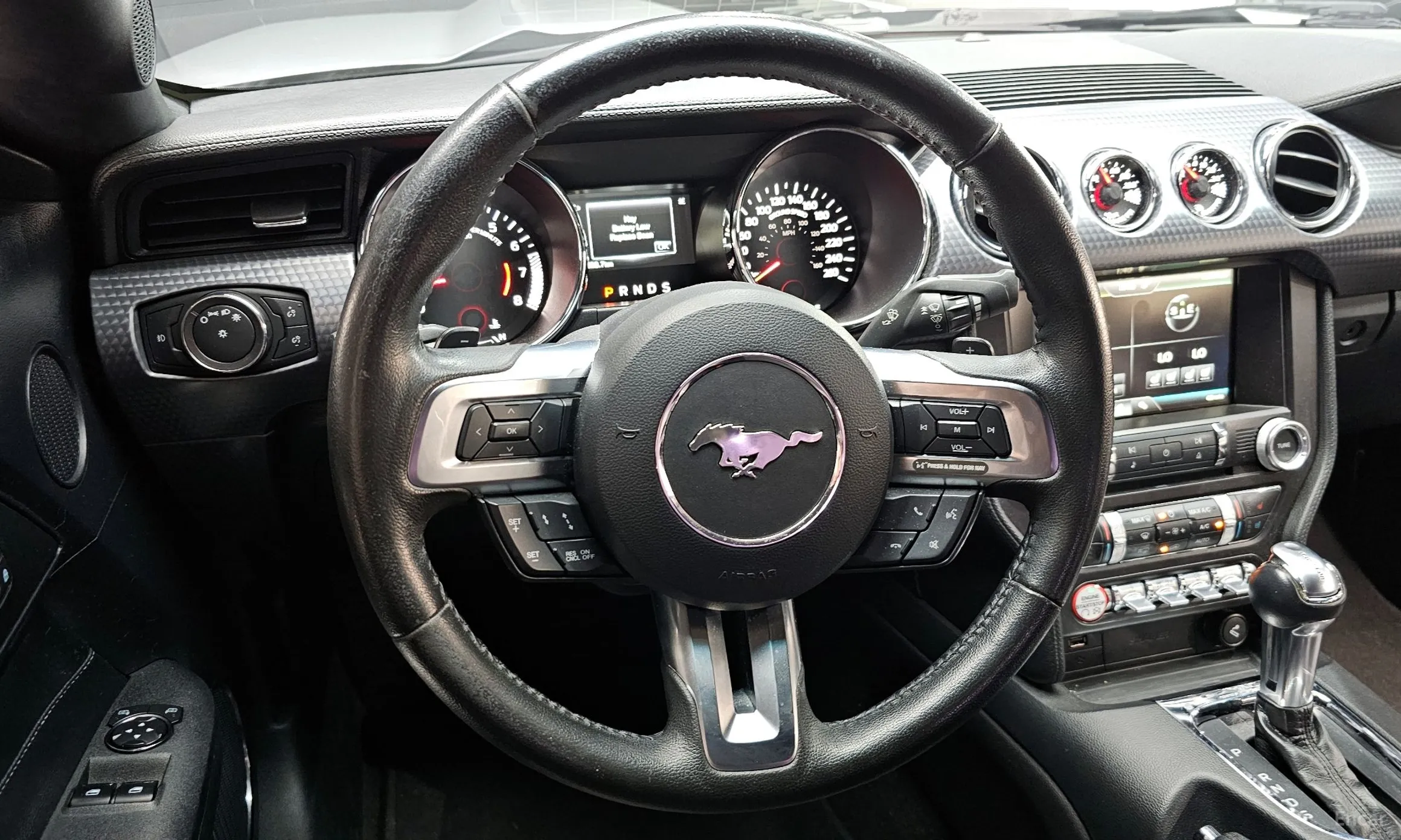 Ford Mustang превью 13