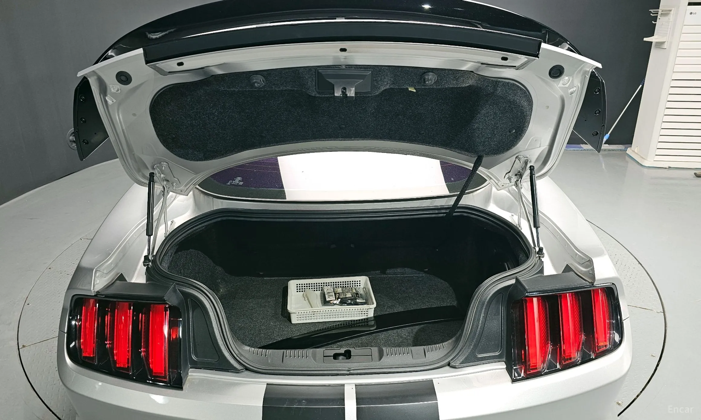 Ford Mustang превью 20