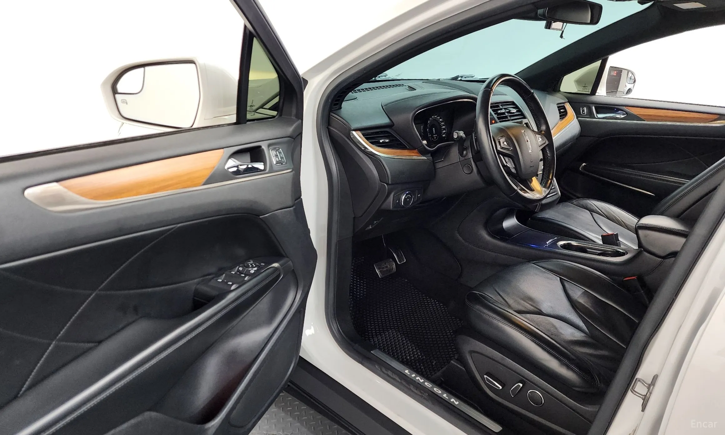Lincoln MKC превью 10