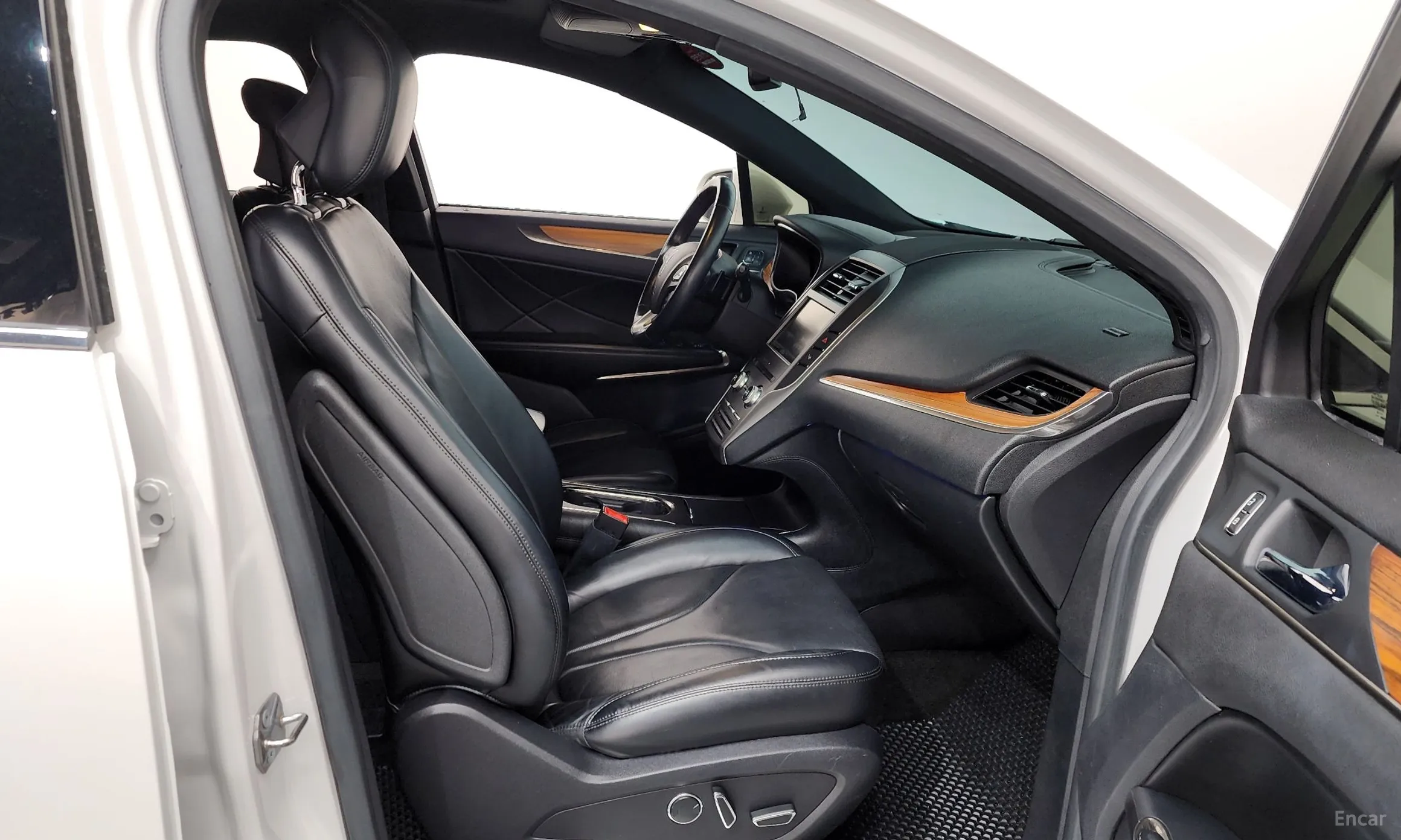 Lincoln MKC превью 11