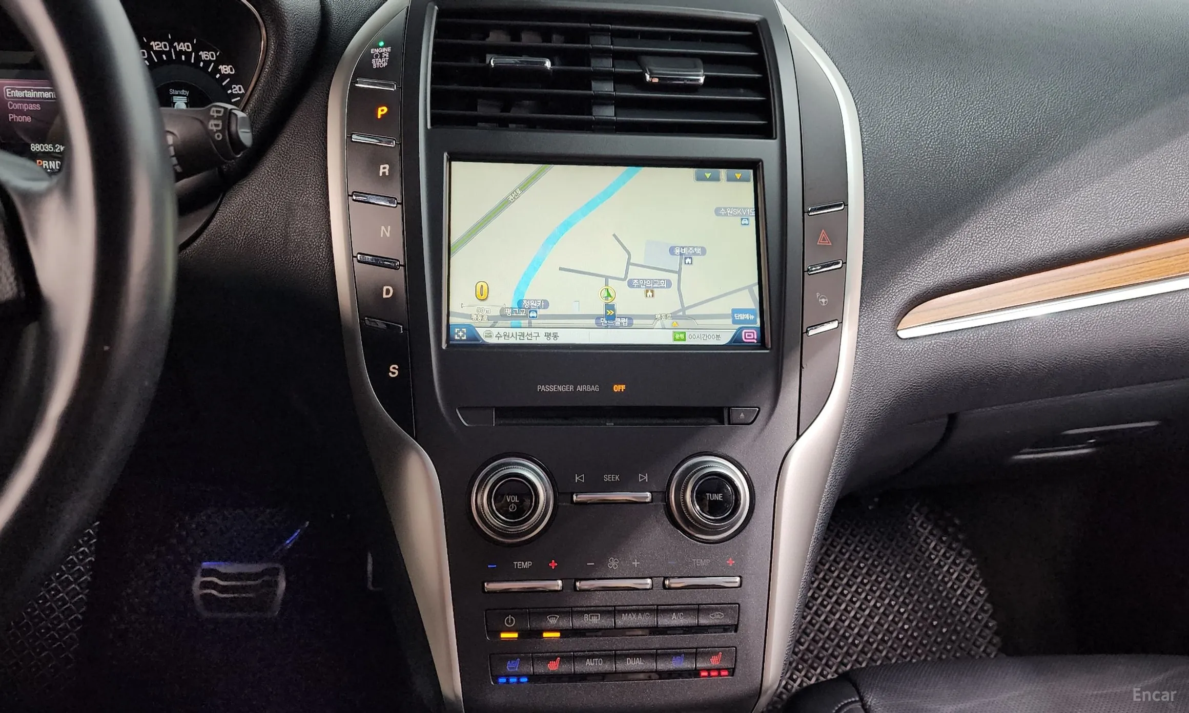 Lincoln MKC превью 14