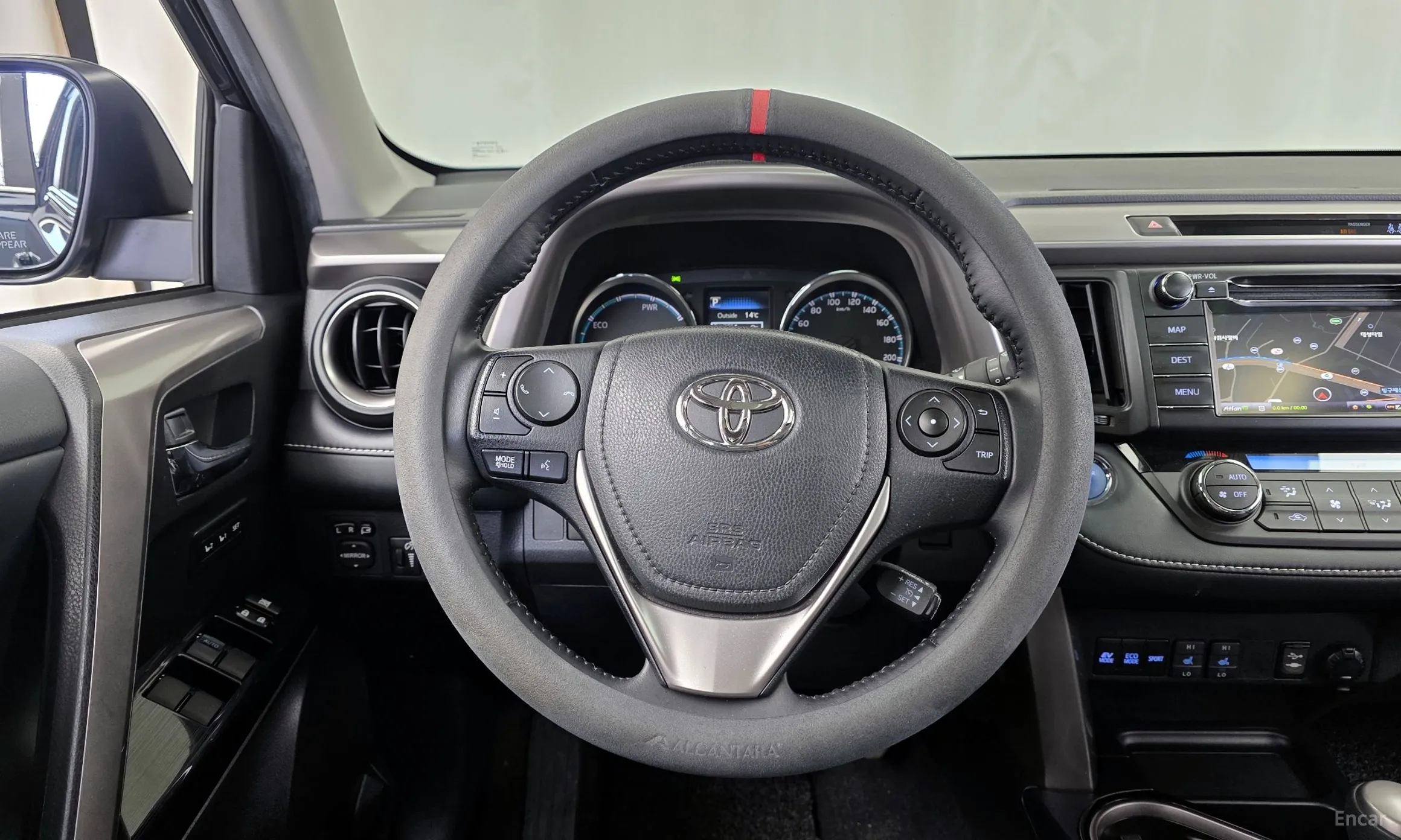 Toyota RAV4 превью 13