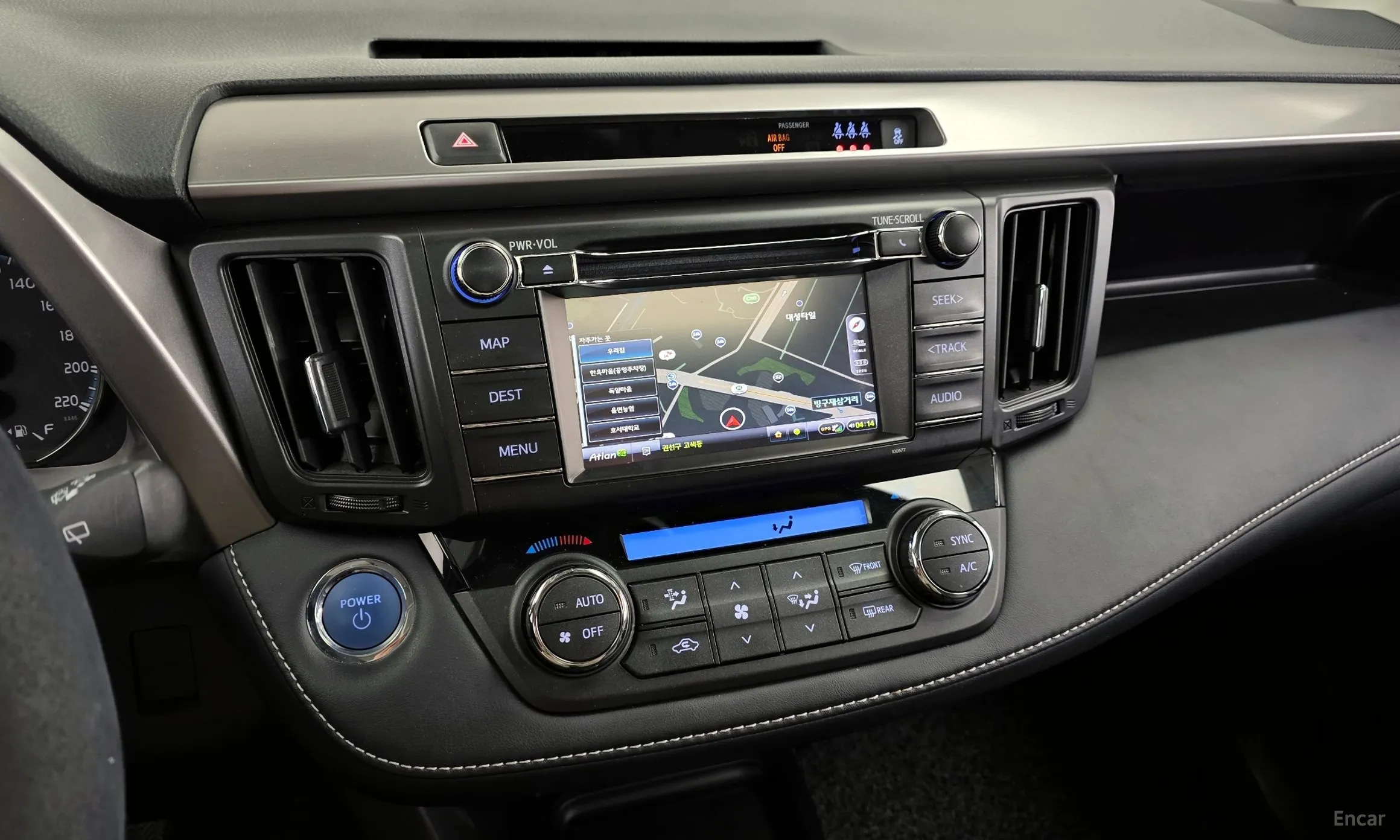 Toyota RAV4 превью 14