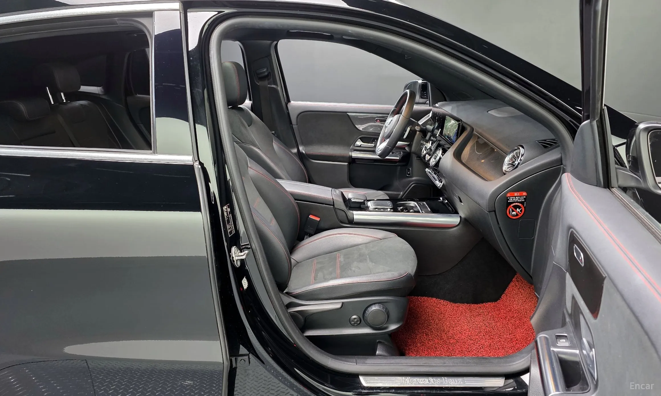 Mercedes Benz GLA-Class H247 превью 10