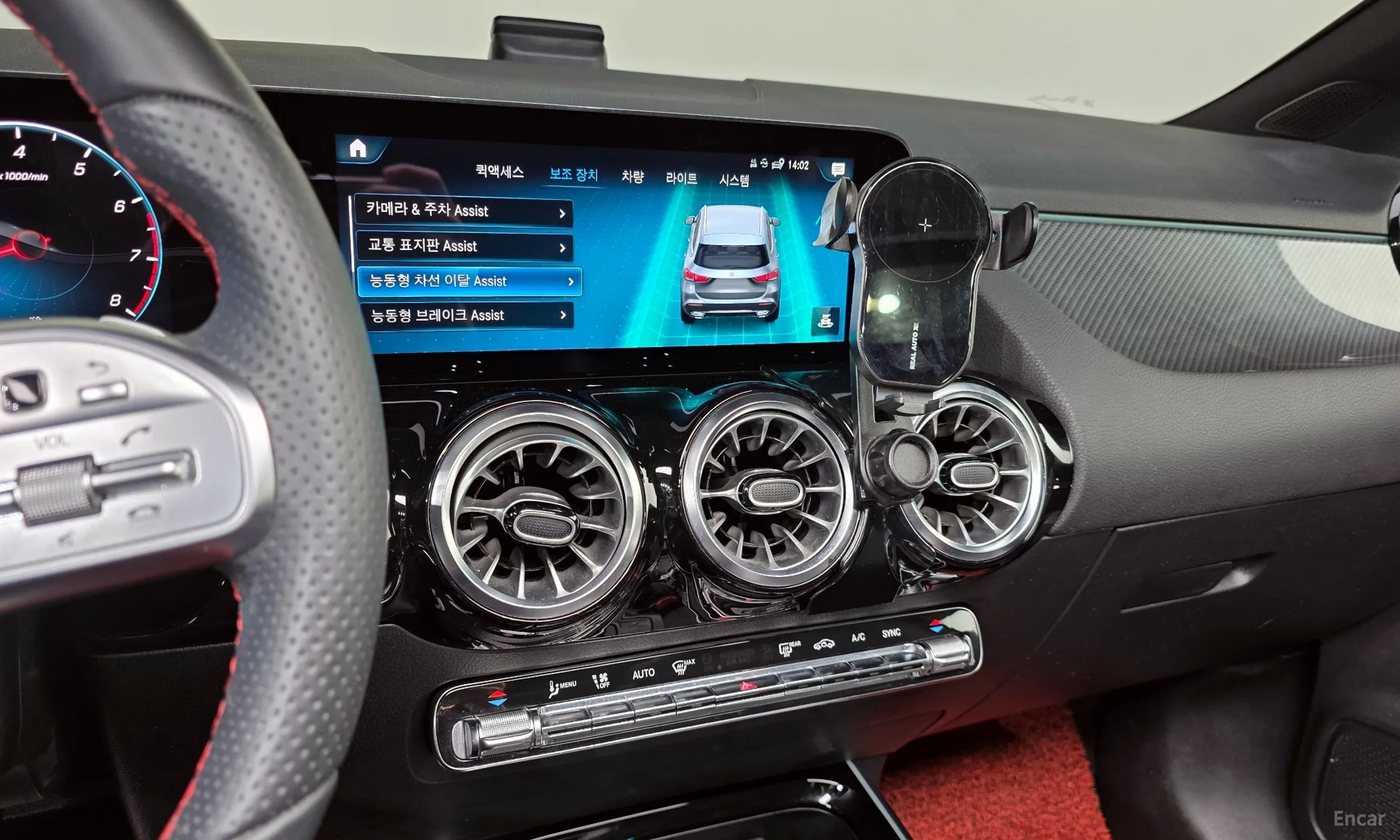 Mercedes Benz GLA-Class H247 превью 14
