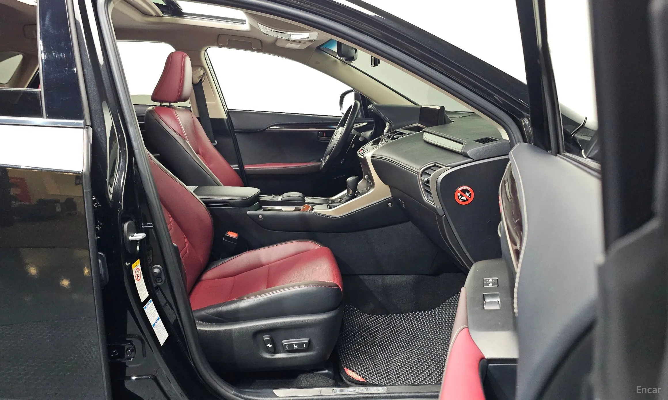 Lexus NX300h превью 11