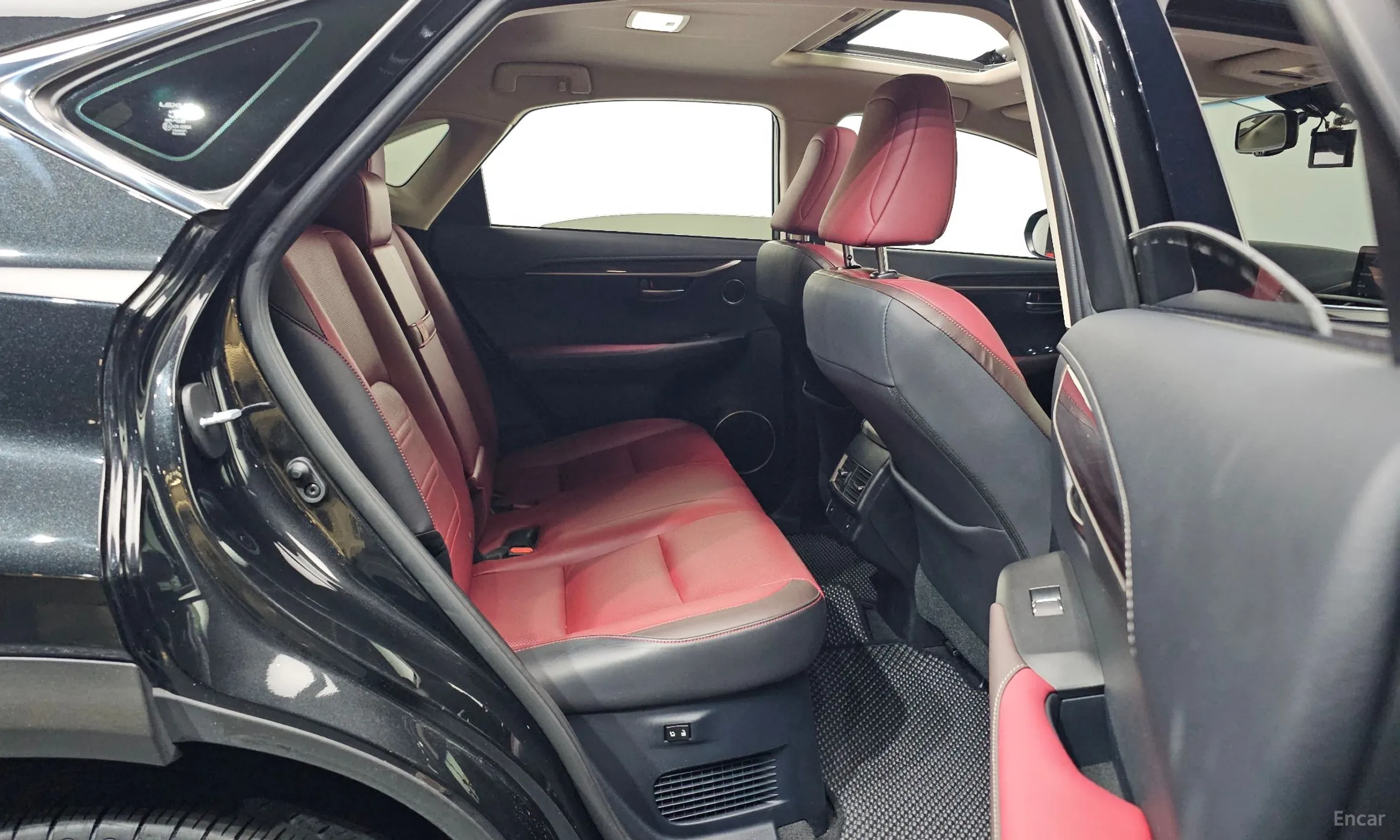 Lexus NX300h превью 12
