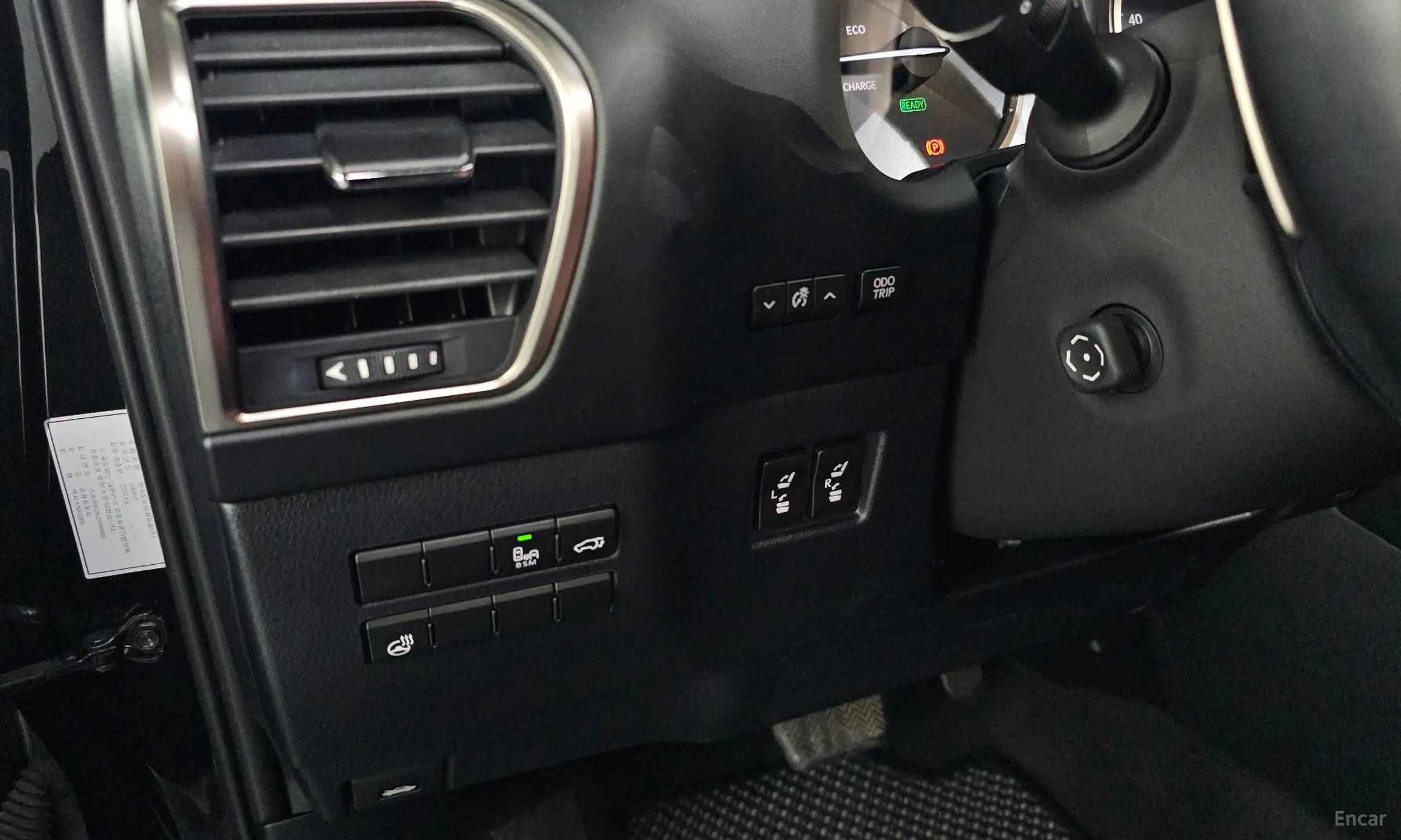 Lexus NX300h превью 14