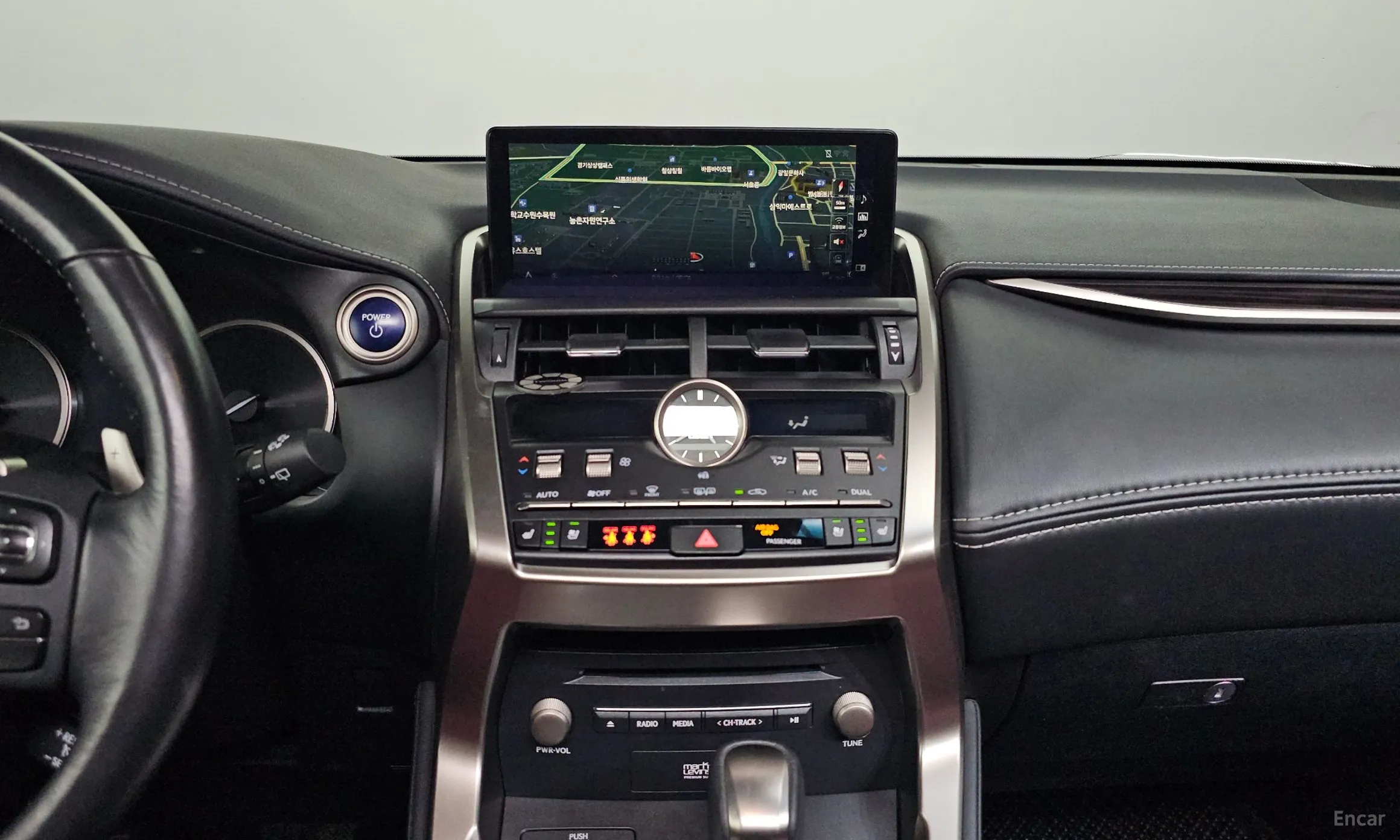Lexus NX300h превью 15