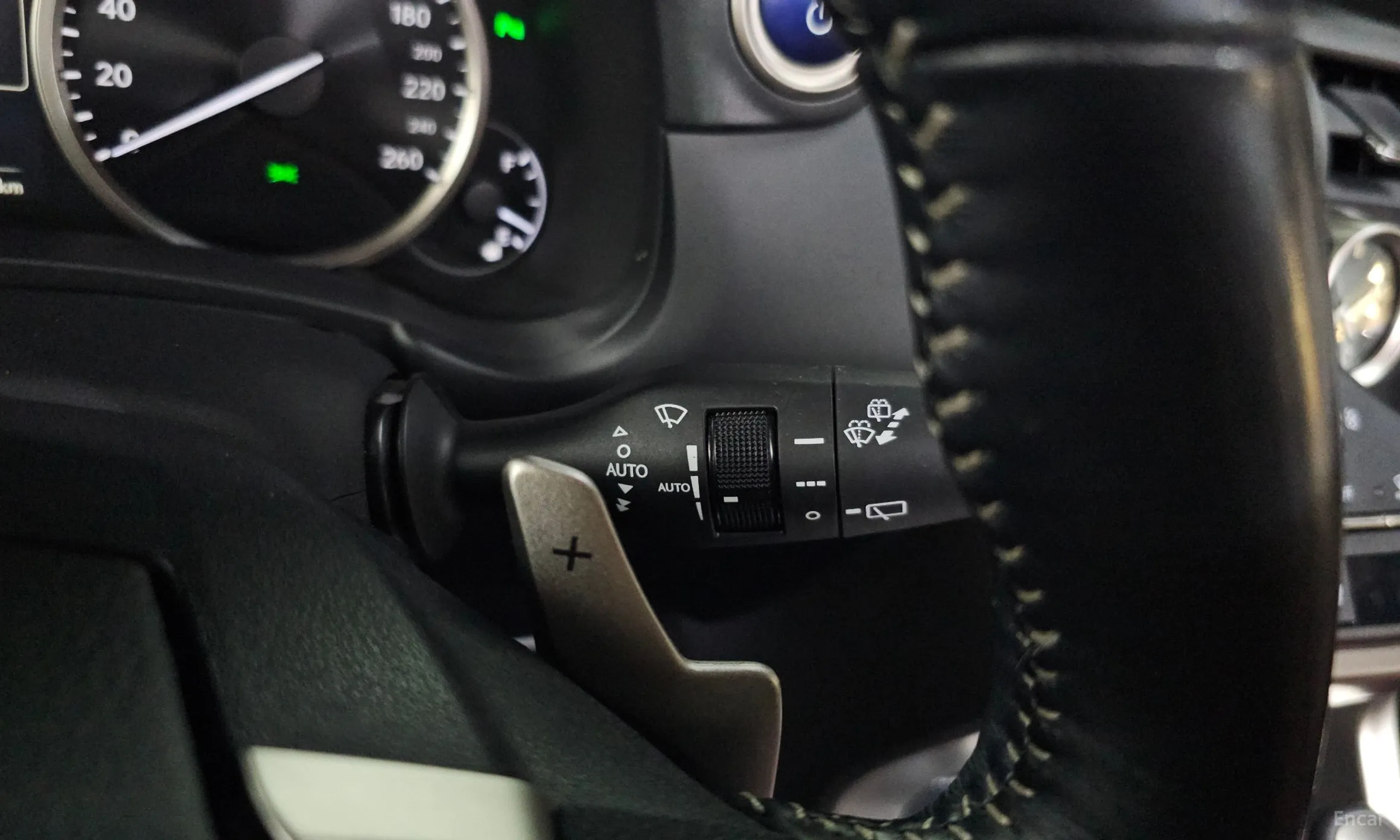 Lexus NX300h превью 17