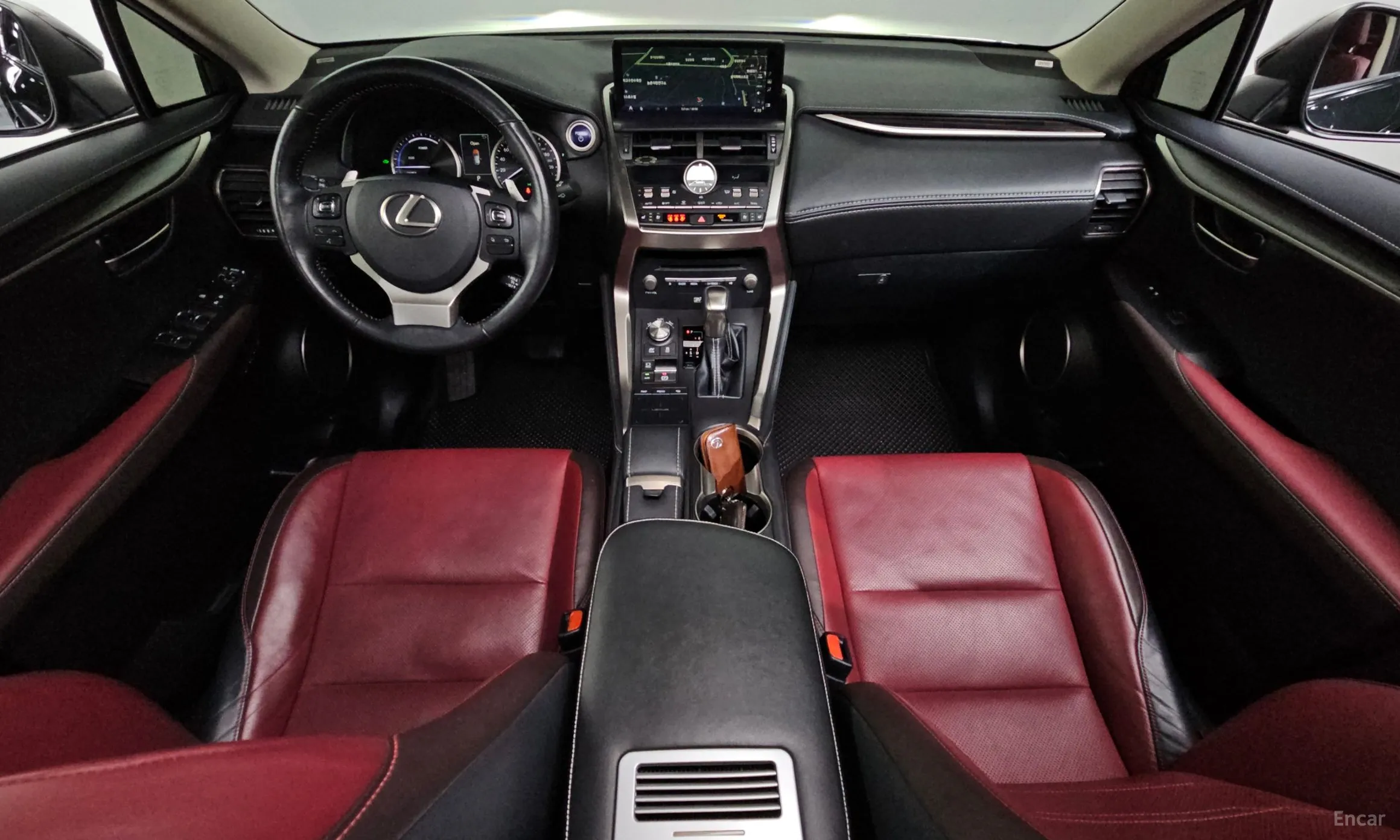 Lexus NX300h превью 7