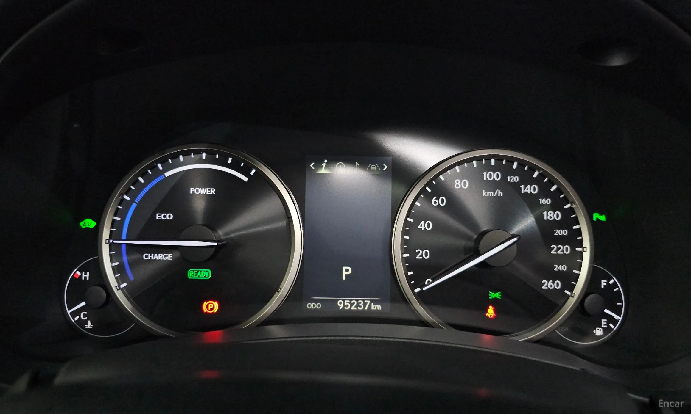 Lexus NX300h превью 8