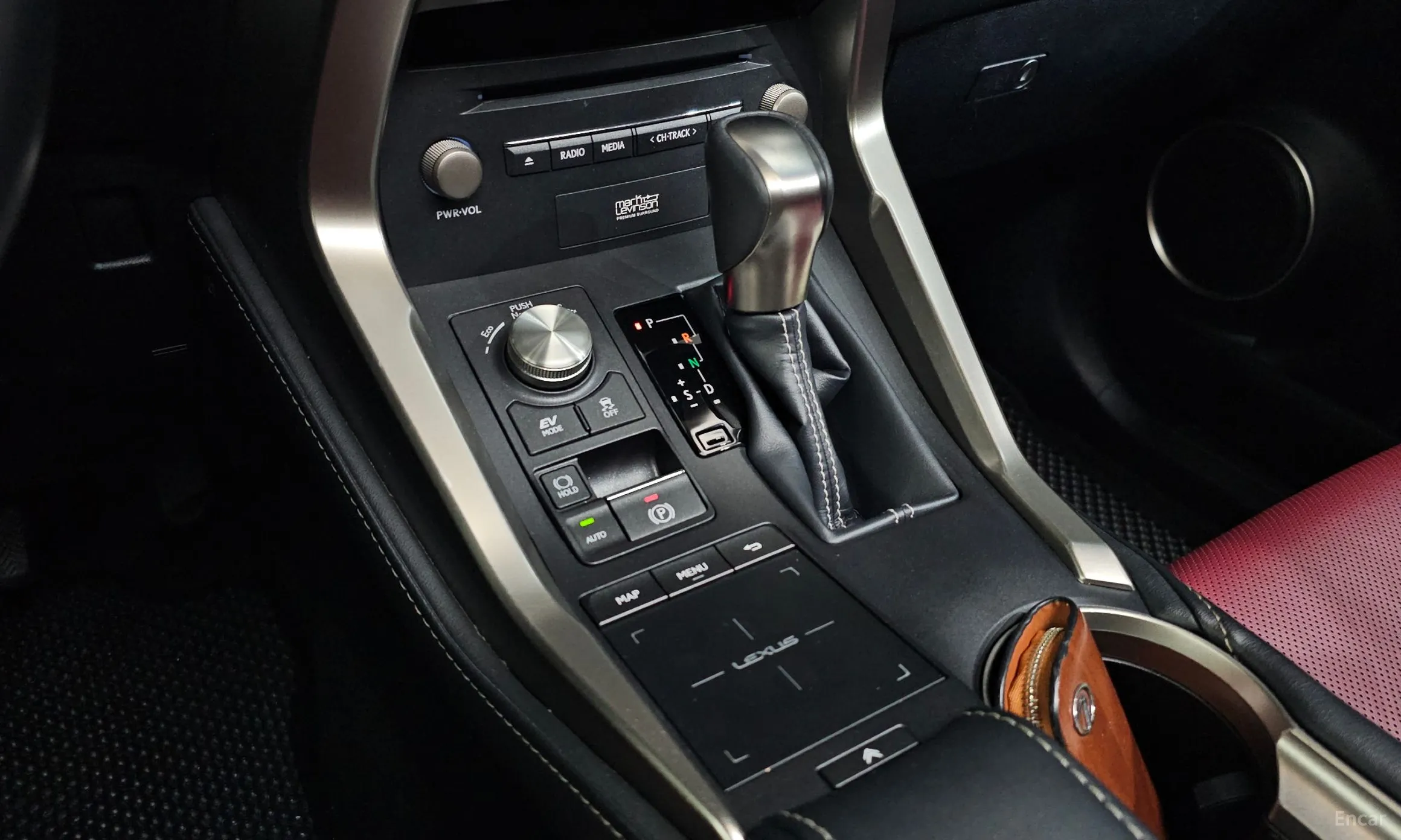 Lexus NX300h превью 9