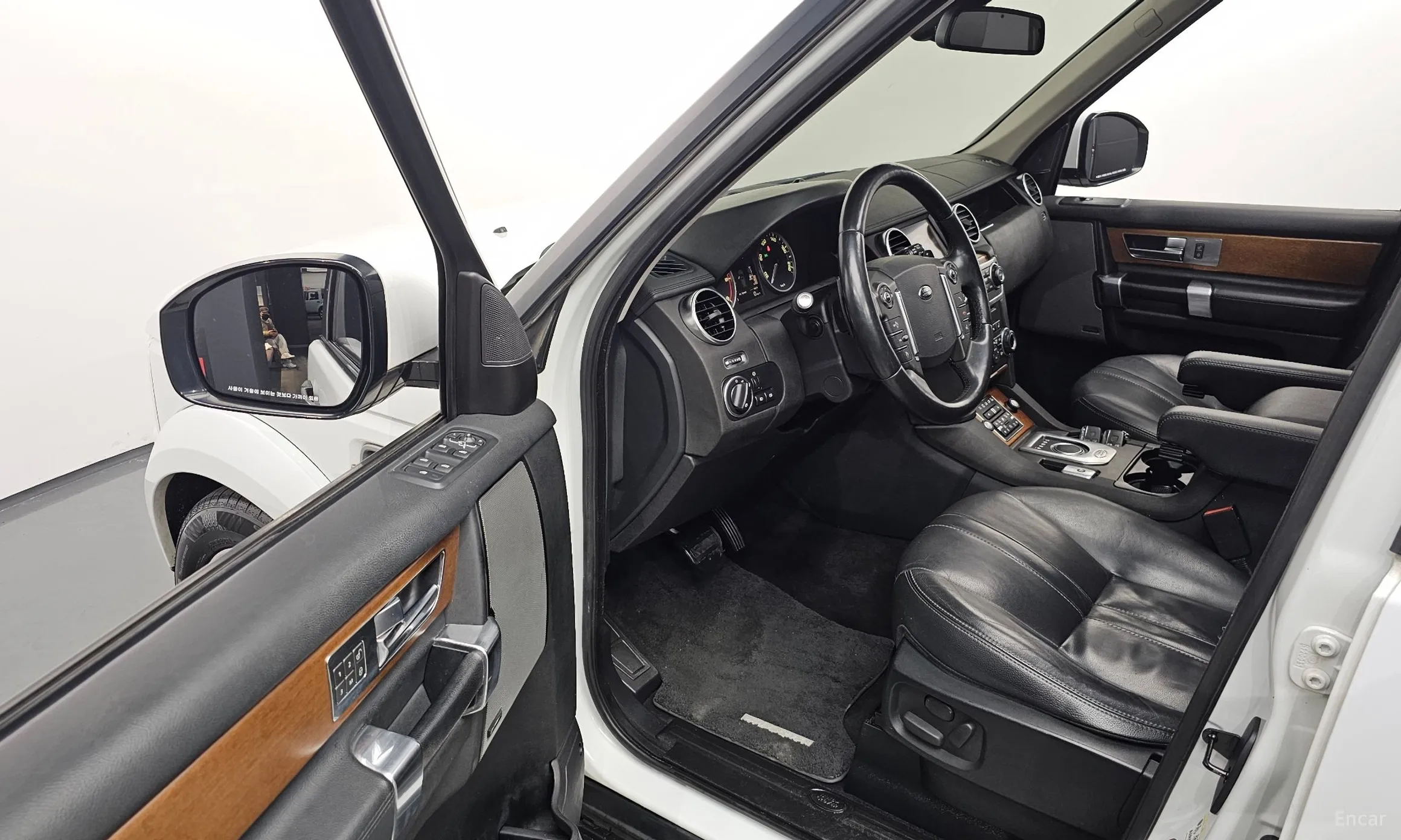 Land Rover Discovery 4 превью 10