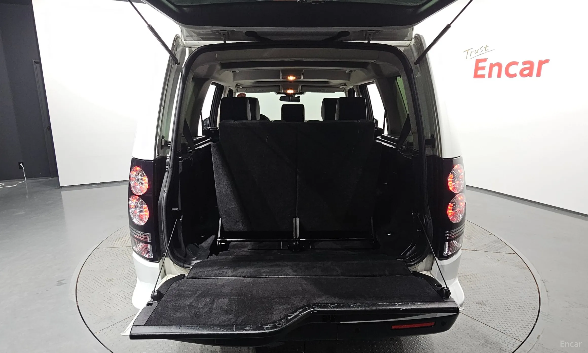 Land Rover Discovery 4 превью 20