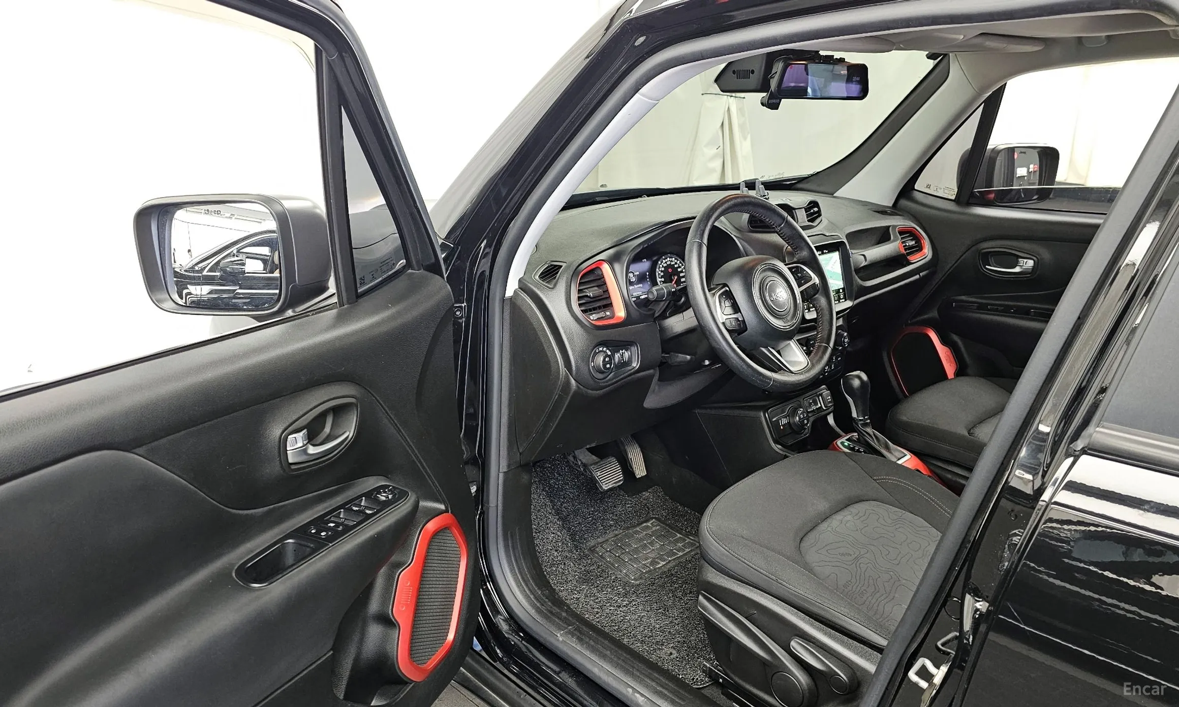 Jeep Renegade превью 10