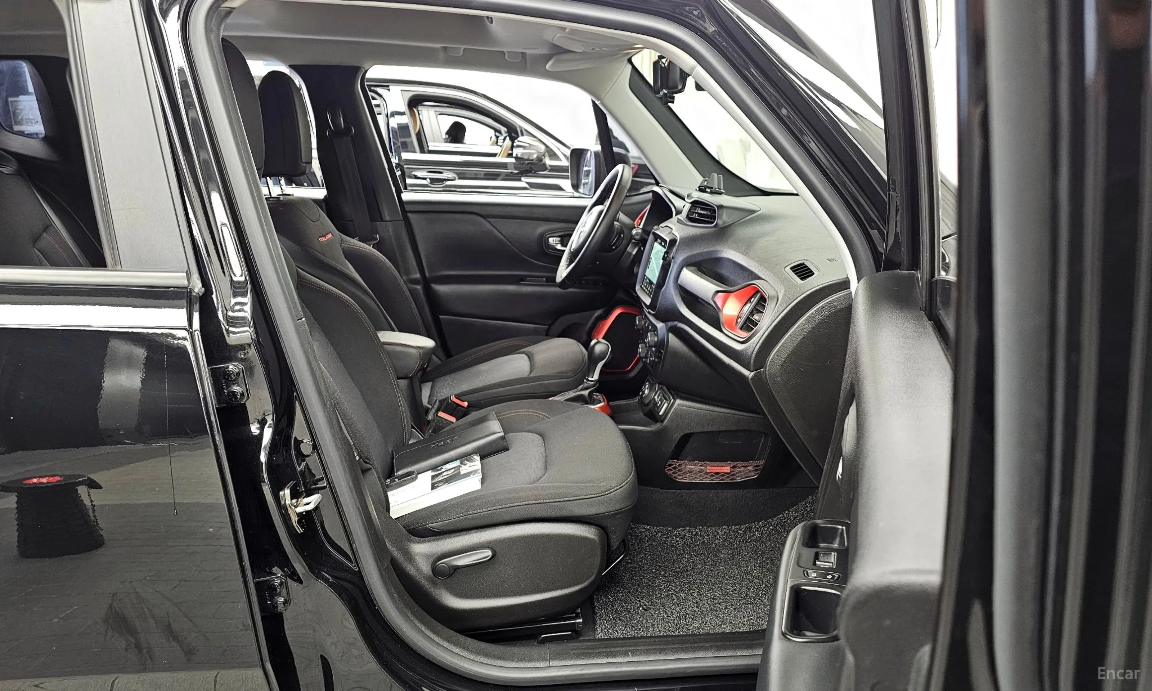 Jeep Renegade превью 11